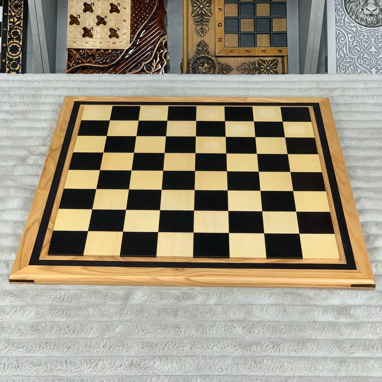 Set di scacchi Elite in rovere: grande scacchiera fissa da 56 cm (22") con pesi nelle figure in legno, misure da torneo, finitura opaca premium, design di lusso realizzato a mano