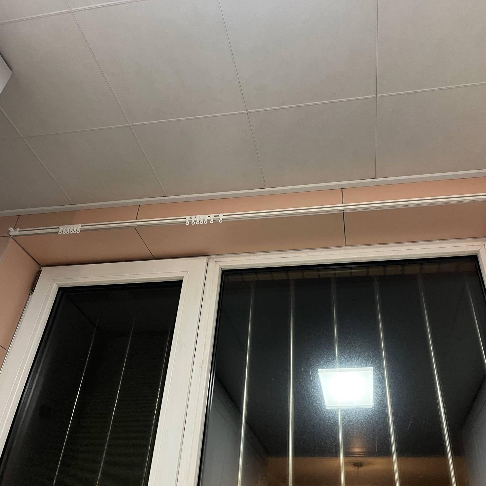 Rail de Rideau adhésif sans perçage, Fixation au Plafond, 40 x 60 cm, séparateur de pièce pour Douche ou fenêtre, 4 x 100 cm (Hauteur maximale : 4 m), Installation Facile, Solution de décora