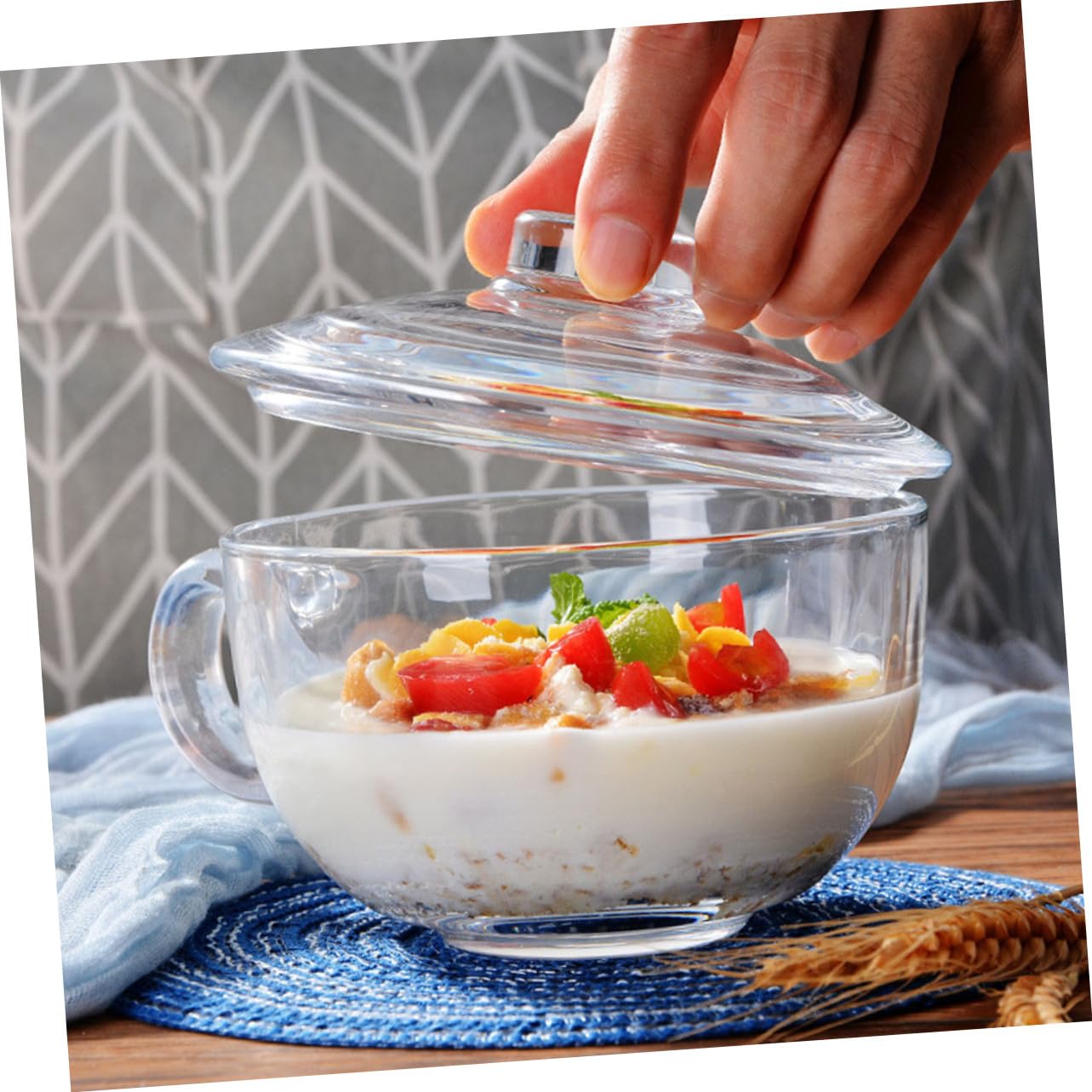 Alipis Tazón de Vidrio Transparente de 600ml con Tapa y Asa para Desayuno o Ensalada, Recipiente Creativo y Funcional para Uso Doméstico