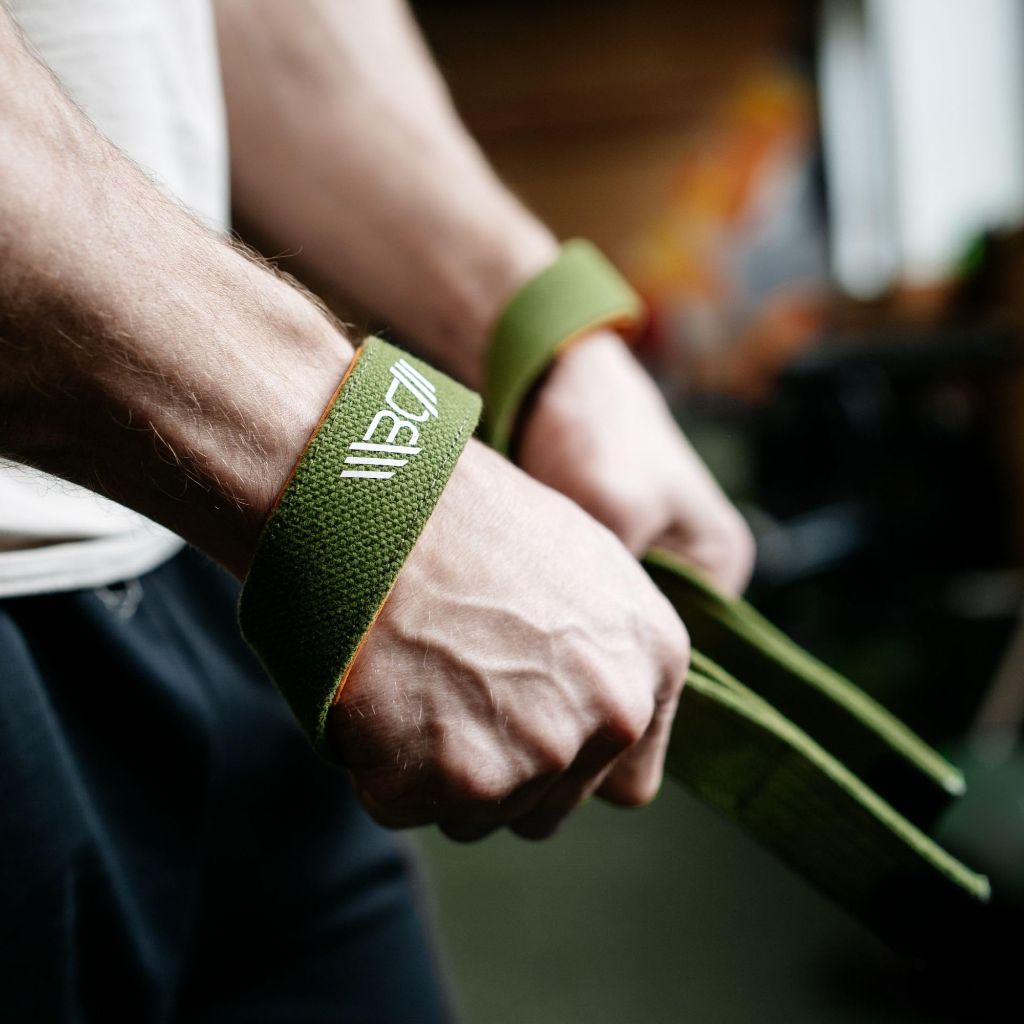 WARM BODY COLD MIND V2 - Cinghie da polso per sollevamento pesi, per powerlifting, sollevamento pesi, bodybuilding funzionale/cross training, stacchi da palestra, in cotone (Pro Khaki