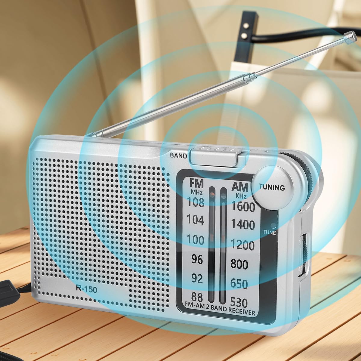 Namvo RFP-150D Zasilane bateryjnie radio przenośne AM/FM w stylu vintage