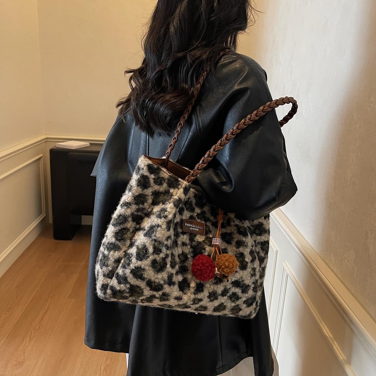 Fluffy Tote Bag Winter Leopard Print Faux Fur Purses for Women Y2K Fuzzy Handbag Furry Cheetah Purse