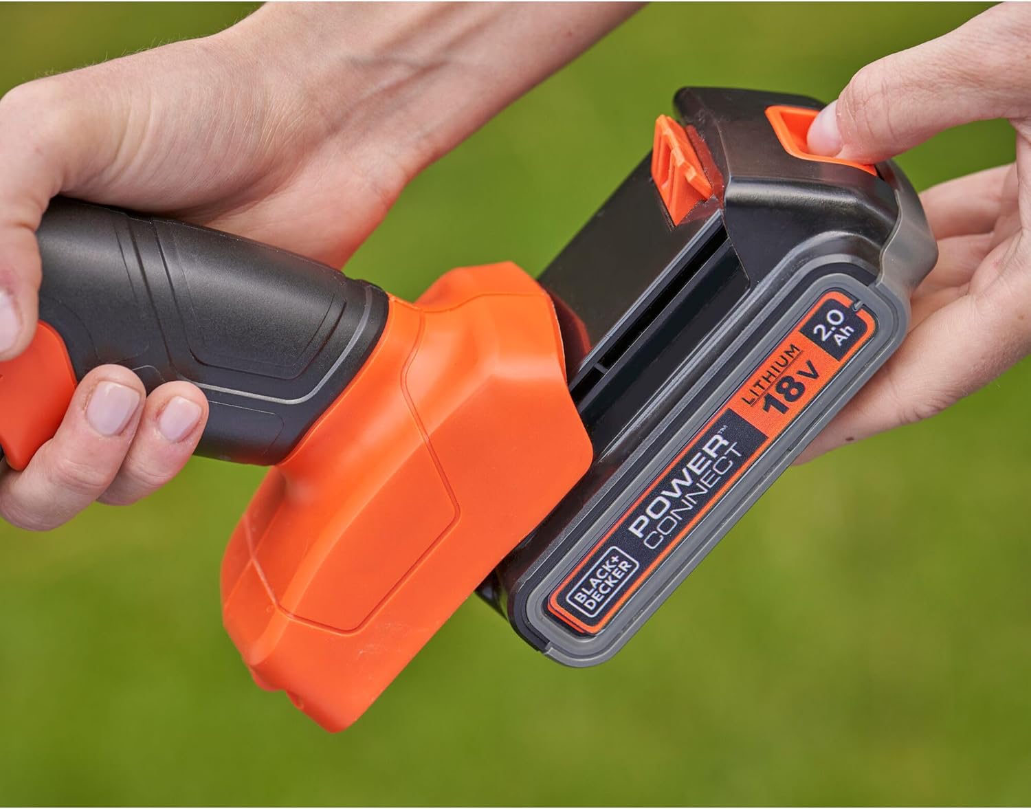 BLACK+DECKER BCSS18D1-QW 18V Lithium Battery 2Ah Shredder with Charger