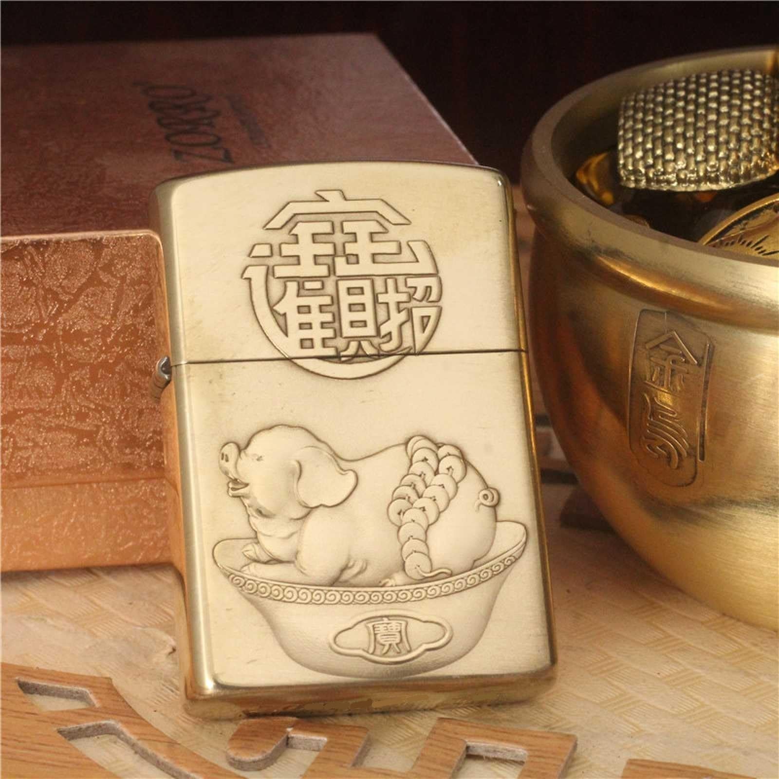 Encendedor de queroseno resistente al viento, cobre tallado a mano, recargable y portátil, diseño abatible, perfecto para acampar y regalos para hombres, ligero y duradero