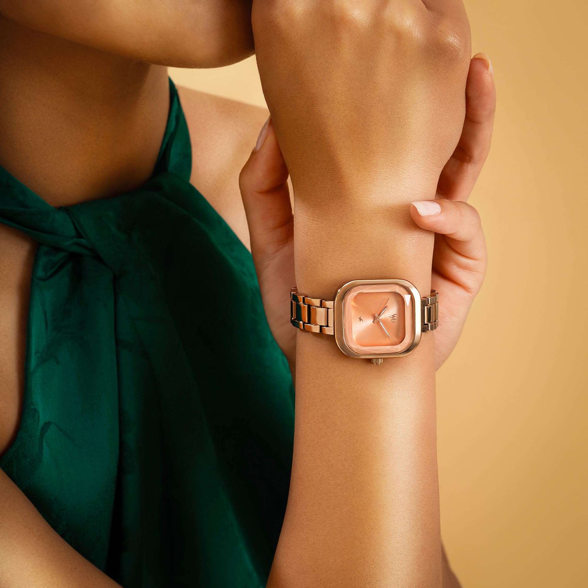 Fastrack Vyb Manifester Quartz Analog Peach Dial Metal Strap Watch