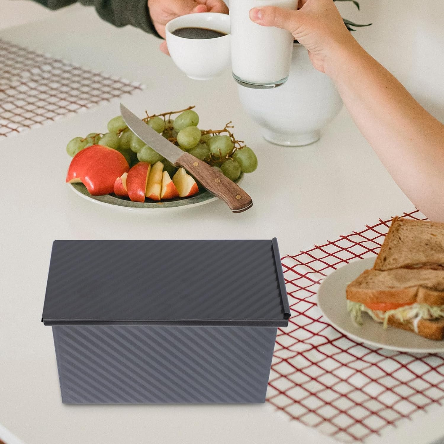 Non-stick Rippled Toast Baking Mold with Lid Bread Loaf Pan for Oven Baking Sturdy Black Bread Pan for Homemade Sandwiches and Toast Supplies