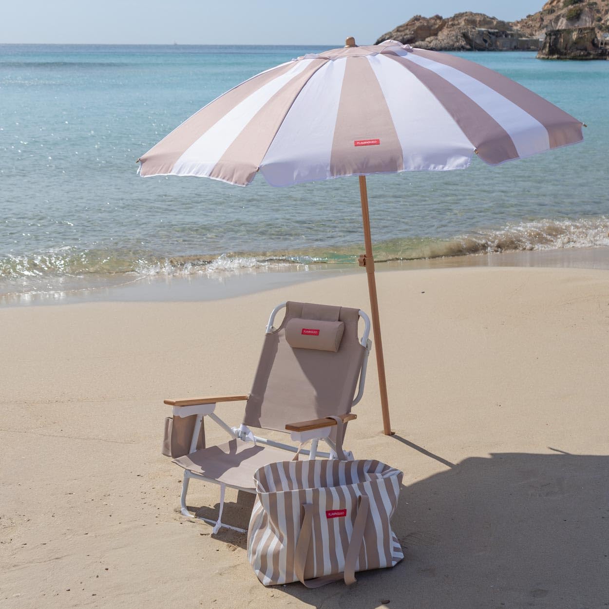 Flamingueo Silla Playa Plegable - Reclinable 5 Posiciones - Bolsillo Insulado Frío - Bolsillo para Móvil - Asas Mochila - Almohada Ergonómica - Aluminio y Textileno - Beige