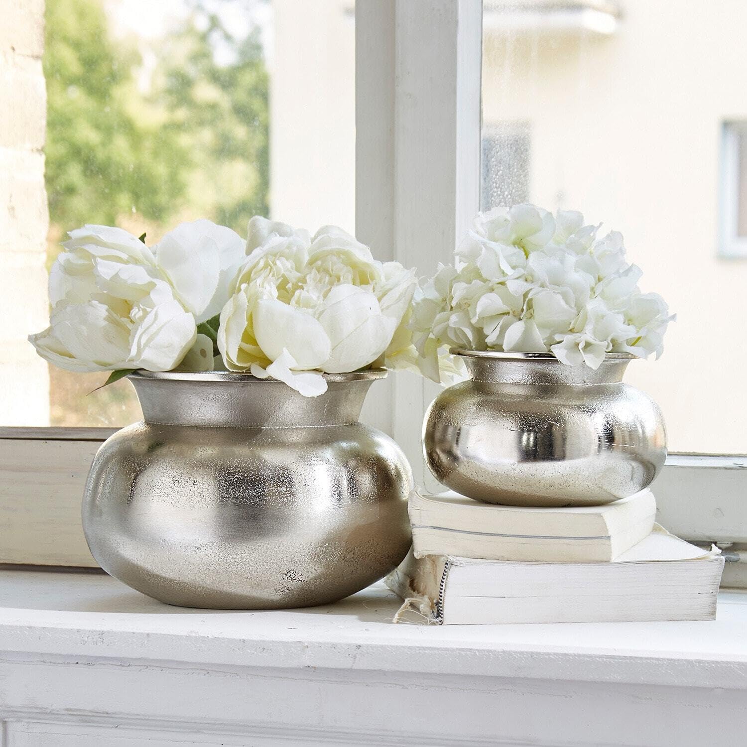 Loberon Vase 2er Set Clément, Zwei Größen, reizvolle Haptik der Oberfläche, Antik-Finish, Blumenvase, Wohn-Accessoire, Wohndekoration, Aluminium, antiksilber | Zwei Größen, reizvolle Haptik der Oberfläche, Antik-Finish, Blumenvase, Wohn-Accessoire, Wohnde