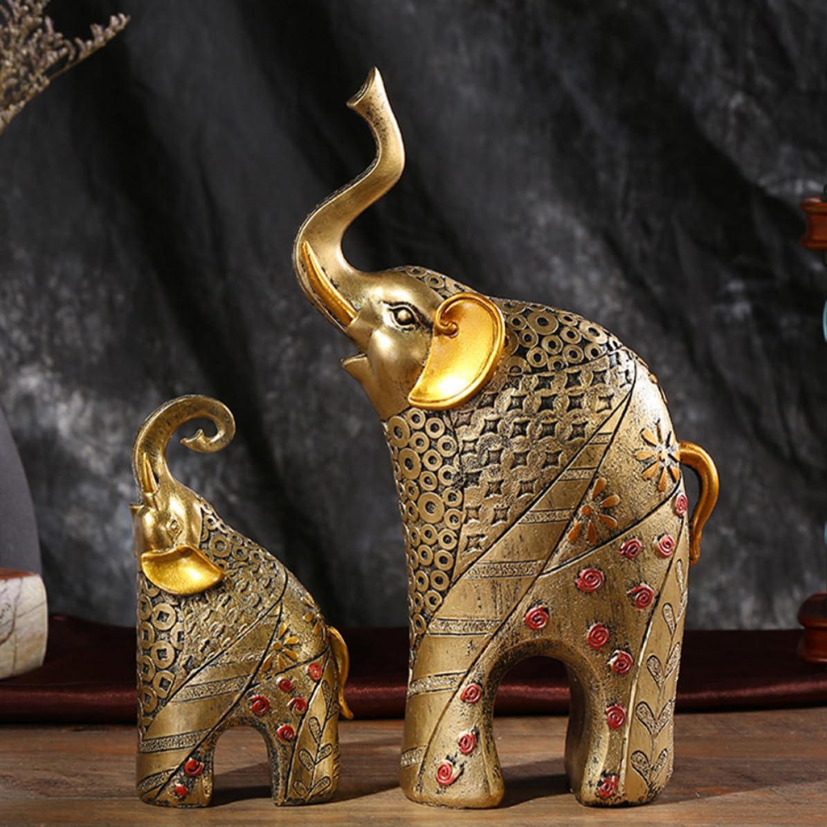 Set 2 Pezzi Elefanti in Resina Oro Decorativi Non Sbiadenti, Statuette Eleganti e Naturali per Decorazioni Casa e Ufficio, Ornamento Portafortuna Artistico