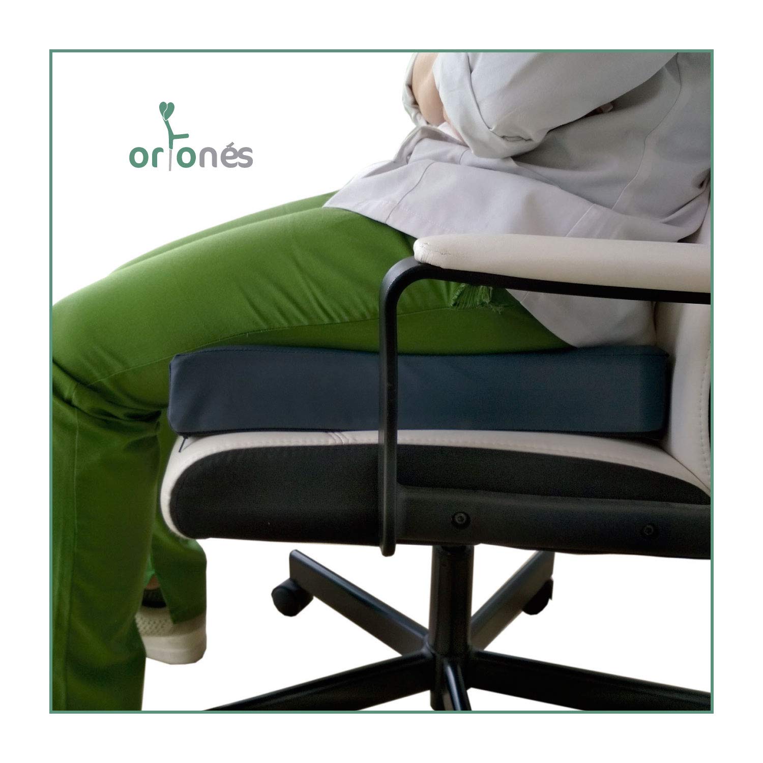 Cuscino Antidecubito Viscoelastico 42x42x8 cm, 80 kg/m³ | Incavo pelvico di 7 cm, portata fino a 110 kg, fodera impermeabile, per sedia a rotelle, ufficio o veicolo