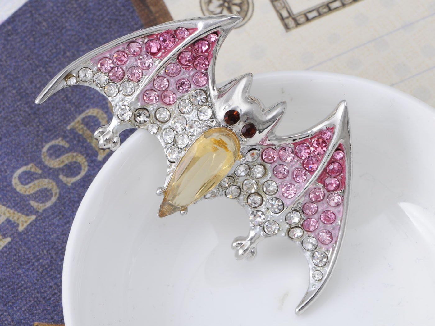 Alilang Silver Tone Halloween Ombre Vampire Bat Wing Crystal Rhinestone Animal Brooch Pin