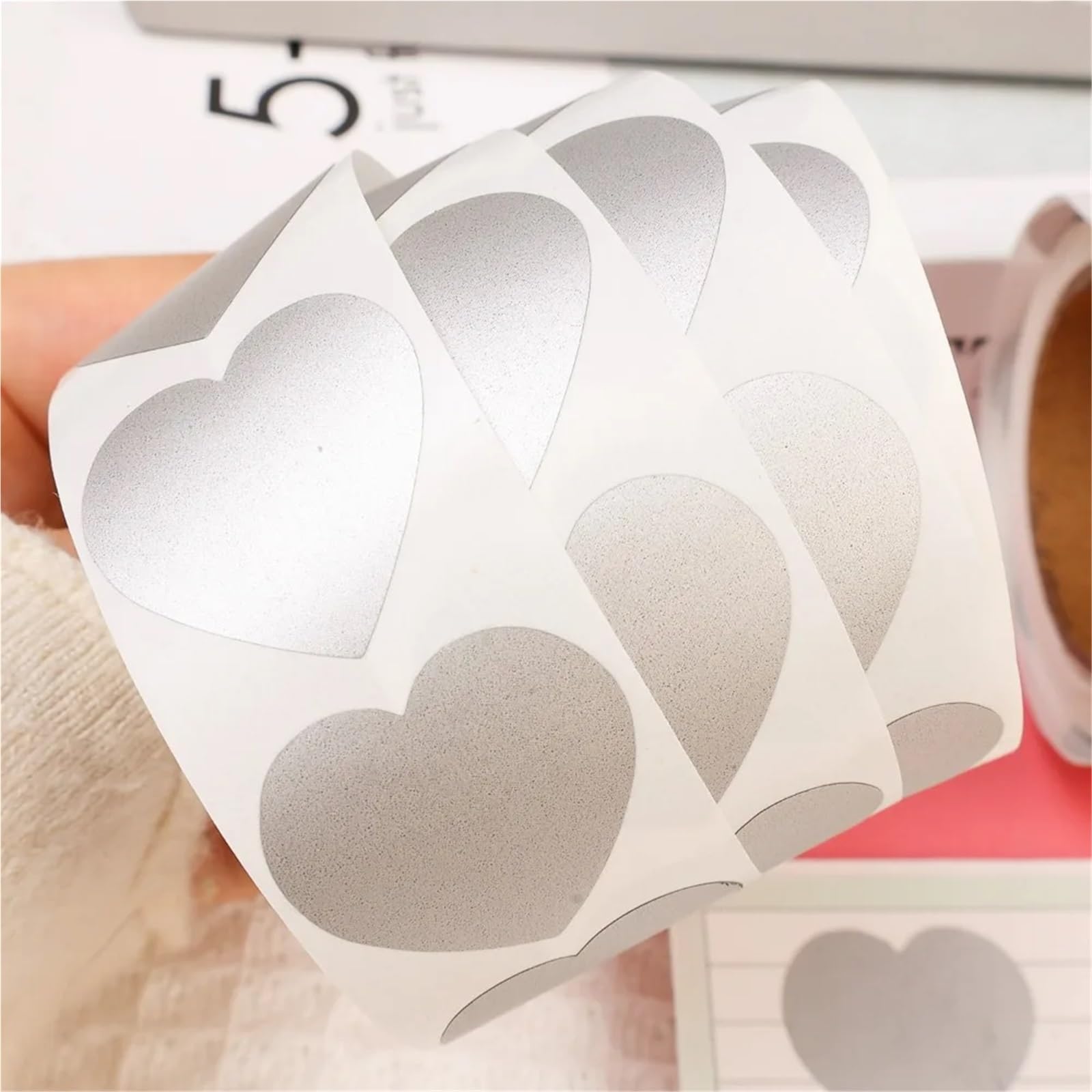 Adesivi da grattare 8 rotoli 300 pezzi/rotolo a forma di cuore Fai te fatti a mano Gioco Scratch Etichette adesive Forniture for feste Decorazione regalo for fai(Gold)