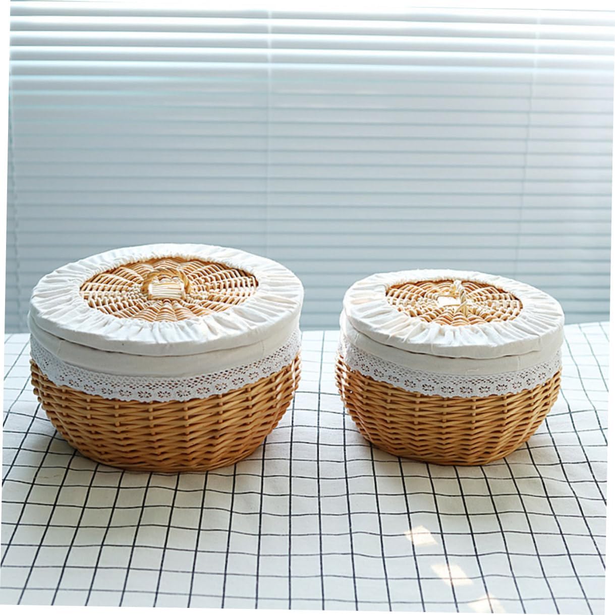 Woven Food Storage Basket with White Lining, 30cm Diameter Rattan Bread and Snack Holder, Wood Fruit and Fries Organizer for Kitchen and Dining Table
