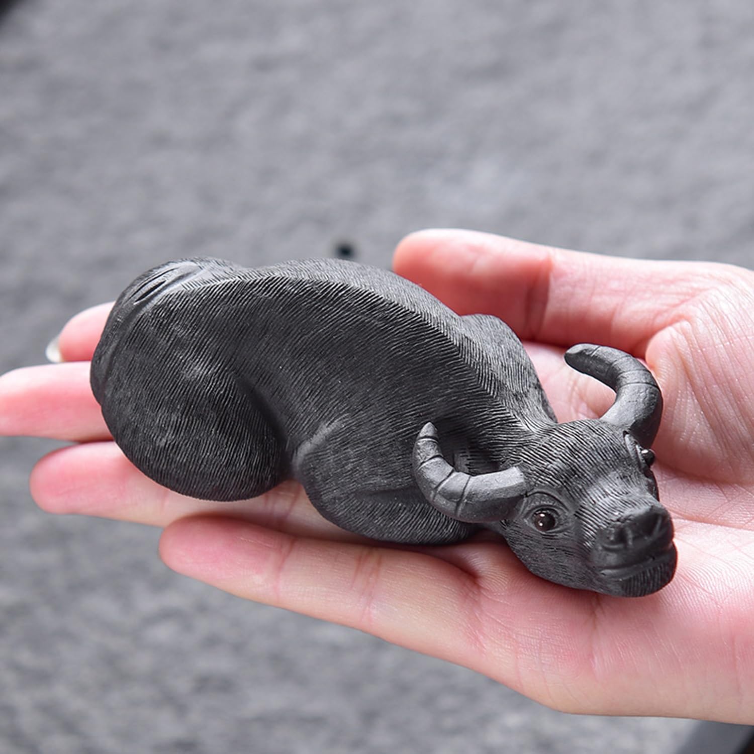 figurki zwierzątek， Zabawna figurka Buffalo Purple Clay Tea Pet Cattle Ornament, zestaw do herbaty, akcesoria do dekoracji stołu(A)