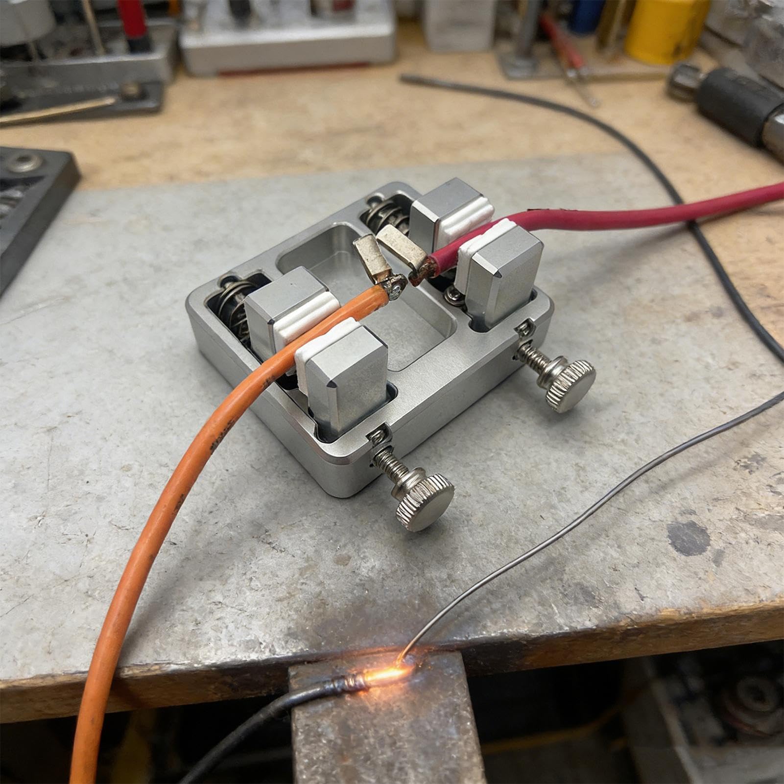 Pince à souder en aluminium lourd avec mâchoires résistantes à la chaleur - Pince à souder pour montage PCB et soudage par points - Support stable pour établi et station de soudage