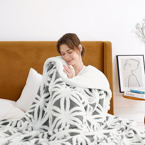 Miniatura 4 de Manta de cama grande y suave de forro polar Sherpa tamaño Queen de 90 x 90 pulgadas, manta decorativa y acogedora de terciopelo de franela para sofá