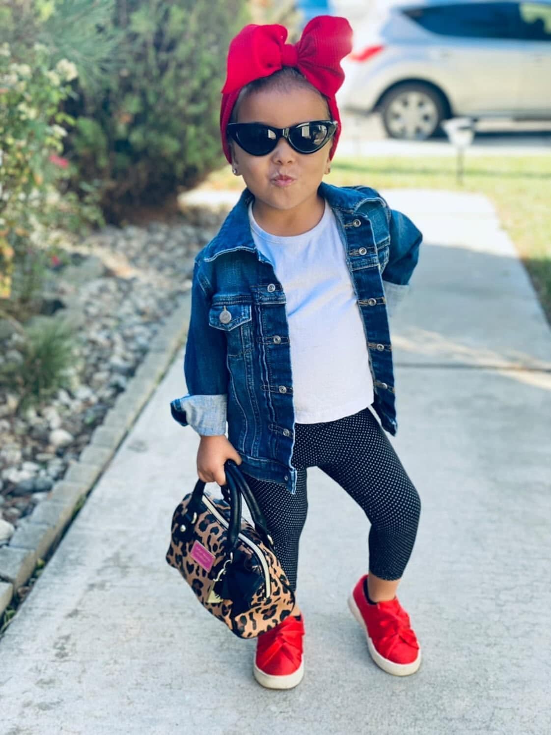 ShadyVEU Small High Pointed Frame Clout Cobain Mod 90’s Retro Vintage Cateye Sunglasses for Kids (White) : Clothing, Shoes & Jewelry