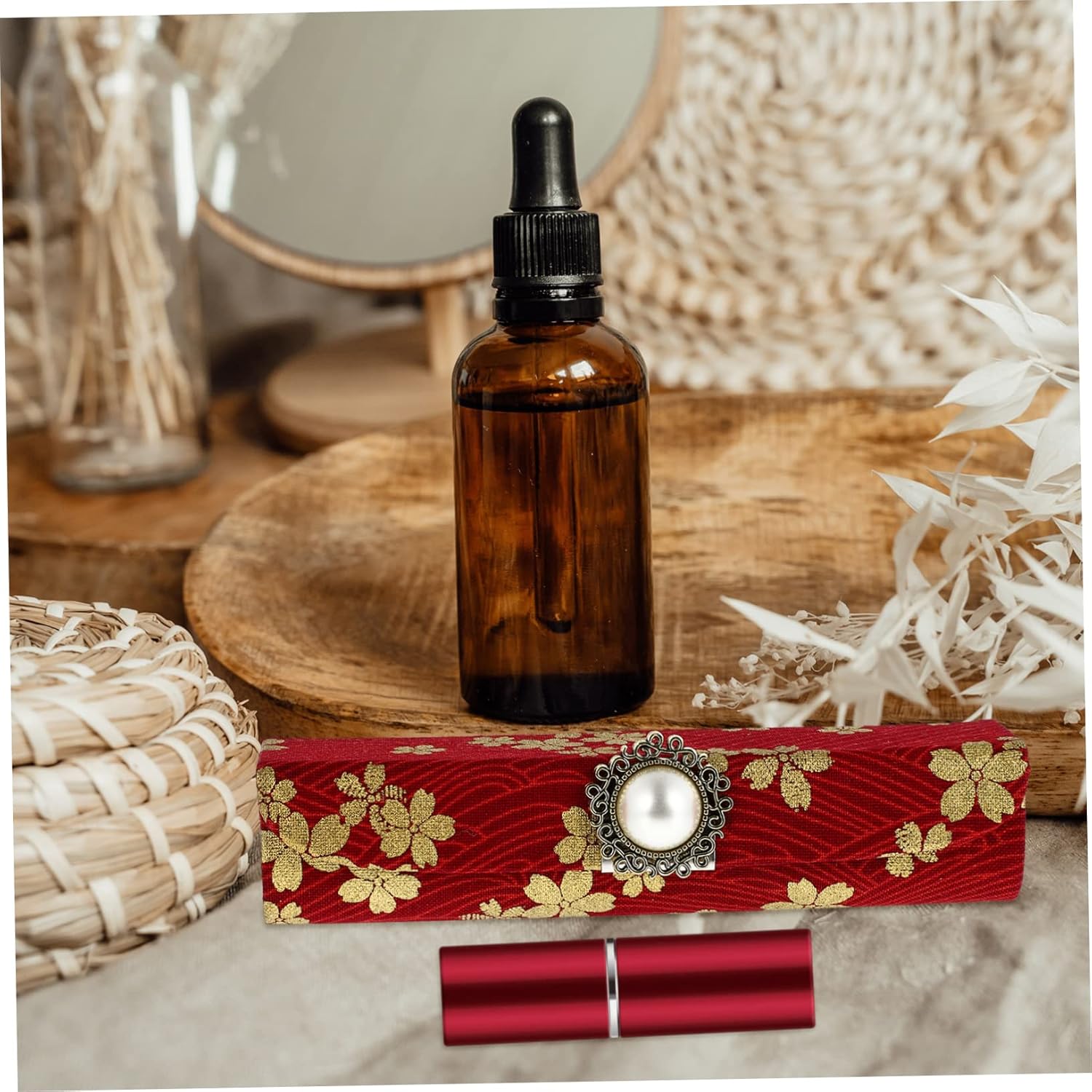 Retro Lipstick Case Travel Makeup Organizer for Women Outdoor Lipstick Box with Mirror Design Stylish and Elegant and Cosmetics