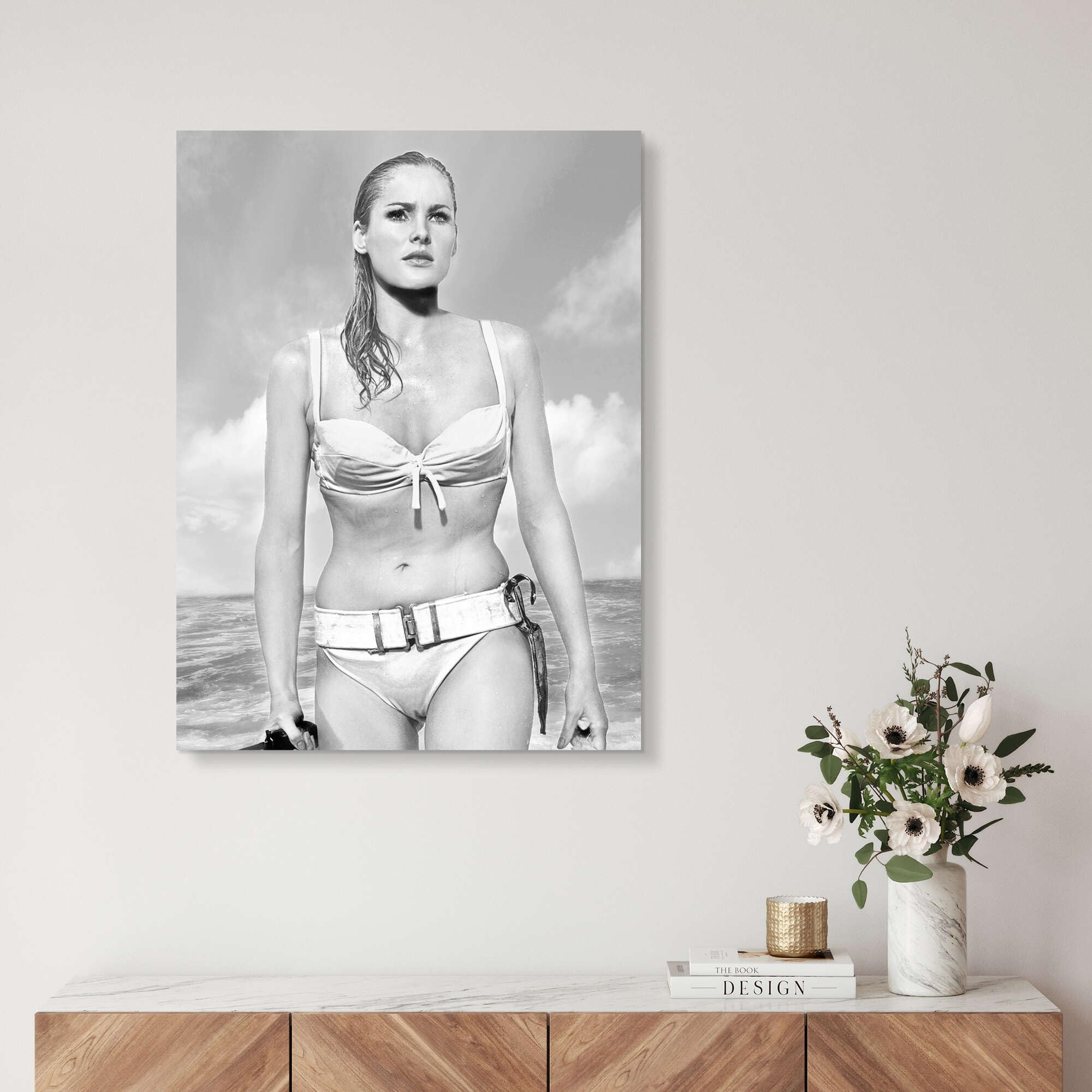 Posterlounge Ursula Andress Acrylglasbild | 60 x 80 cm Schwarz-Weiß Wandbilder Wanddeko