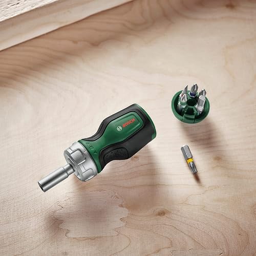 Bosch Home and Garden Tournevis court à cliquet avec 6 embouts Bosch (compact et à couple élevé pour vissage et dévissage performants ; ergonomique ; porte-embout magnétique) - 6