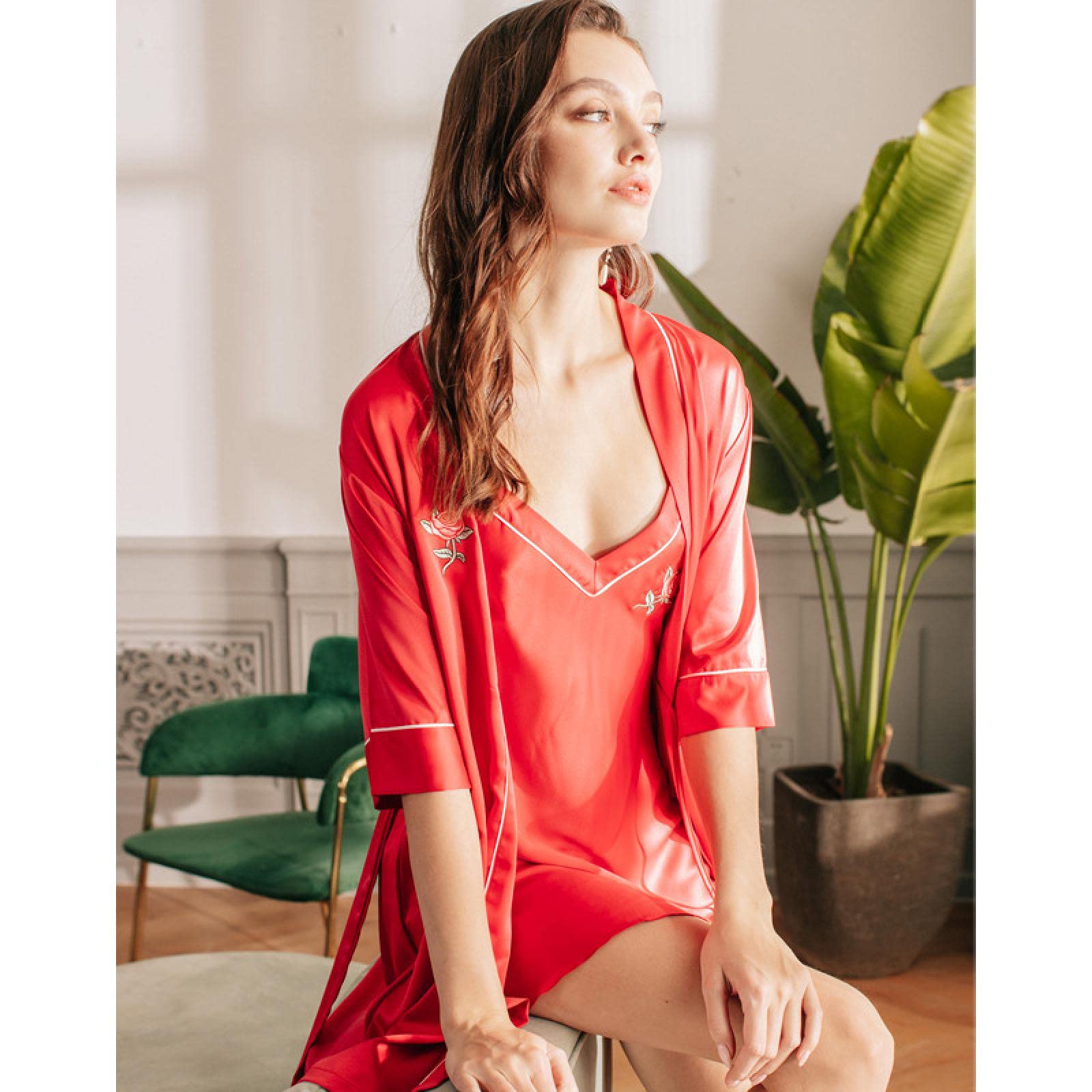 Pyjama satin confortable pour vos soirées détente en robe de chambre