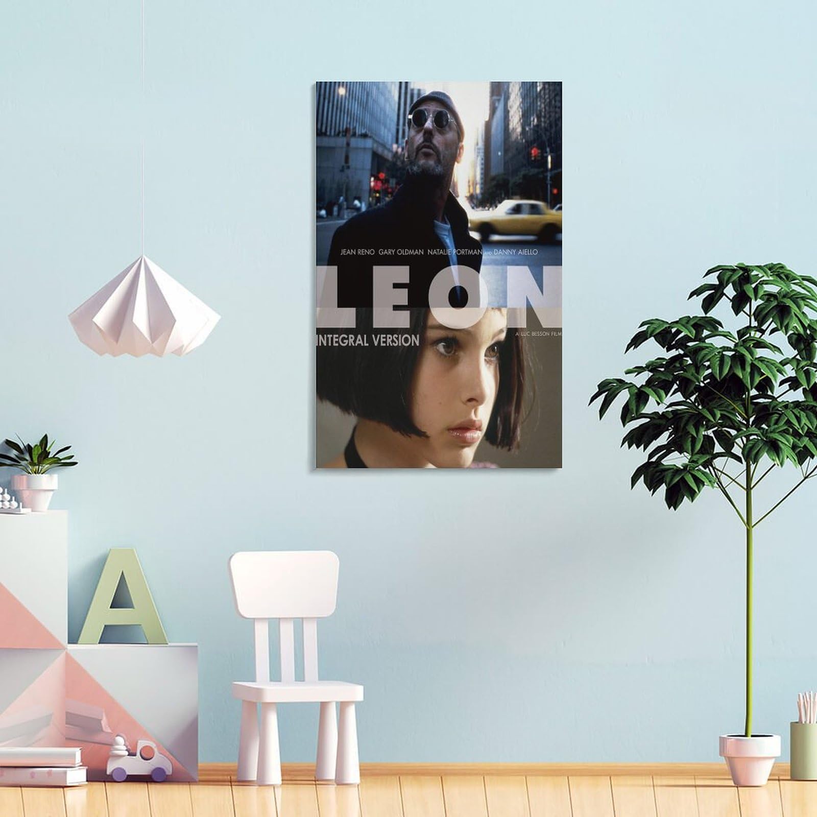 LÉON THE PROFESSIONAL サイン入りポスター（既存額付き） LEON THE PROFESSIONAL(レオン) 【3名直筆サイン入りミニ
