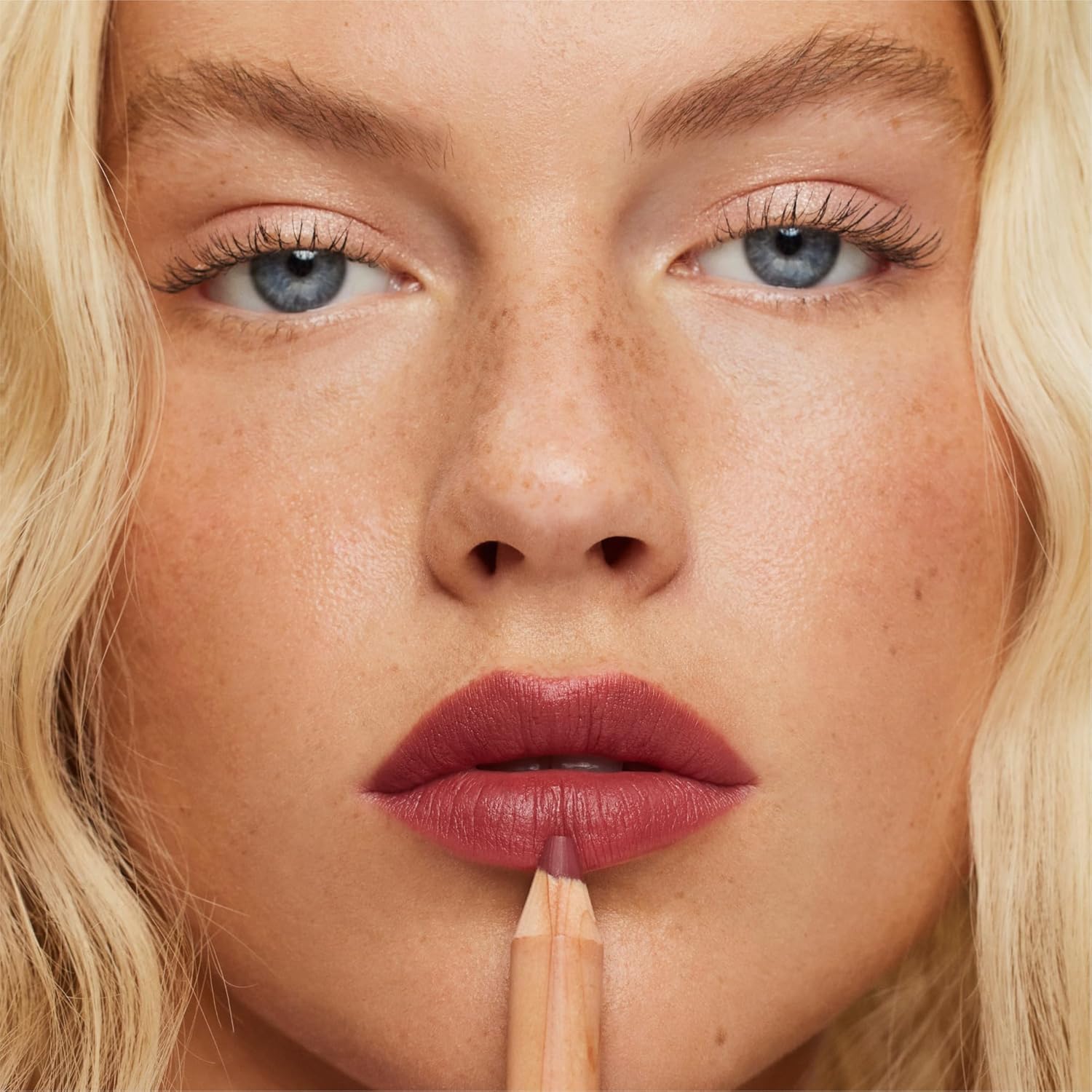 ILIA - Lip Sketch Hydrating Crayon | Hydrate, Plump, Smooth, Strengthen | Long Lasting up to 12-Hours, Bleed-Resistant, Soft-Matte | Barrier-Building, Non-Toxic, Cruelty-Free (Gala) - Image 4