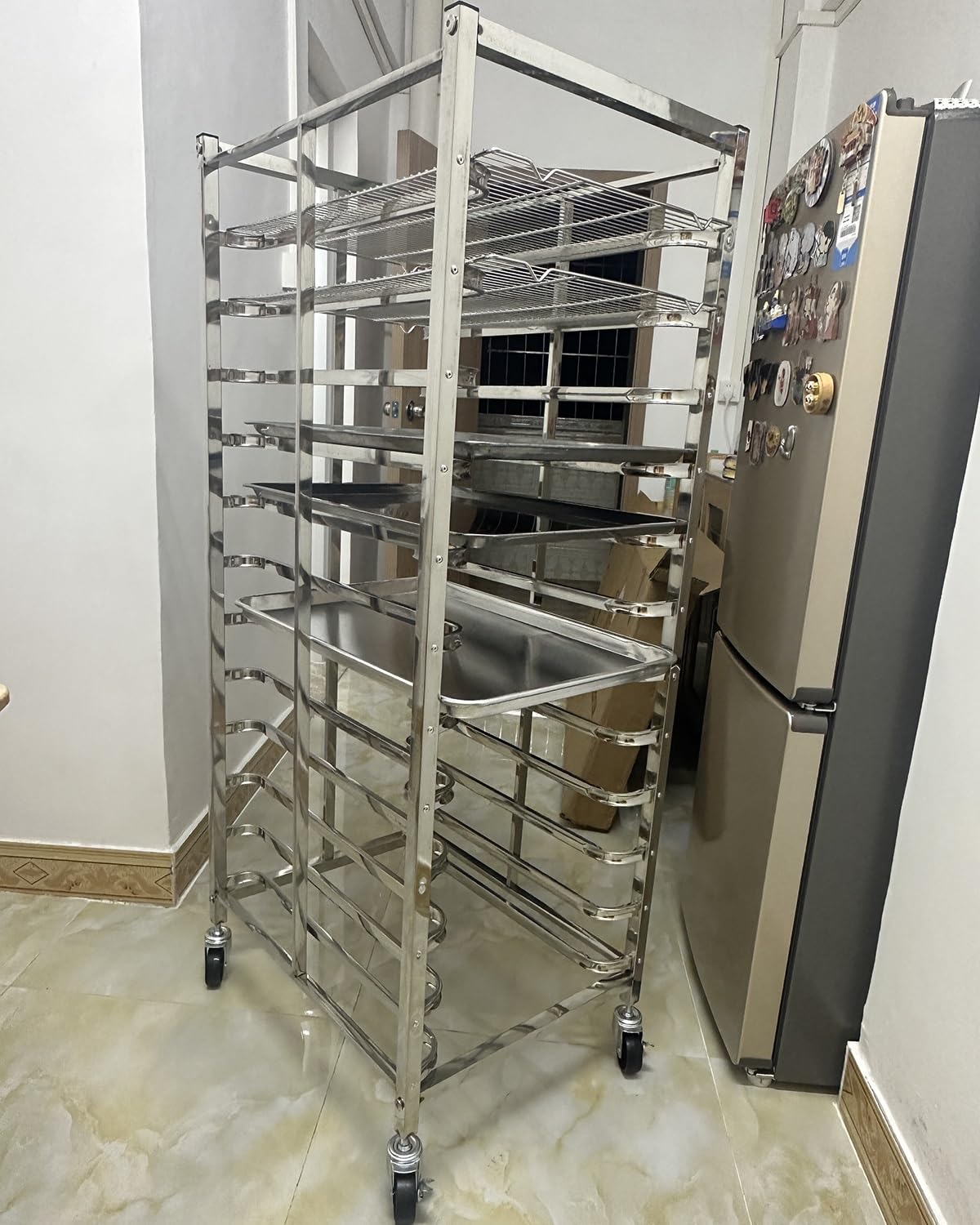 Carrello Teglie Porta Teglie da Forno Mobile a 12 Ripiani con Ruote, Ideale per Cucine Professionali di Ristoranti e Ristoranti