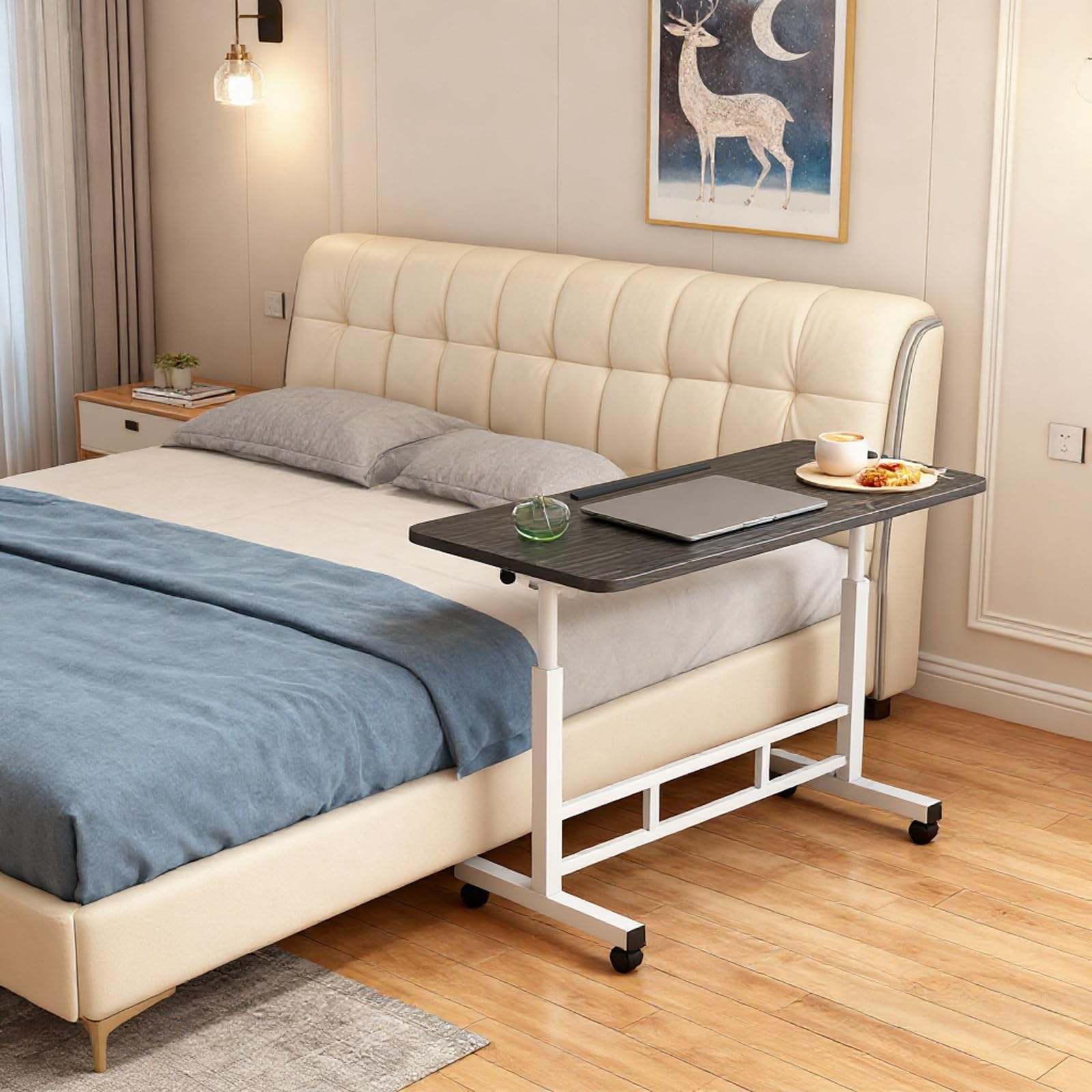 GarveeHome Bureau d’Ordinateur Mobile Assis-Debout sur roulettes verrouillables, Hauteur réglable 65-87 cm, Plateau inclinable, Pliable Gain de Place, 60 x 40 cm, White 60 * 40CM