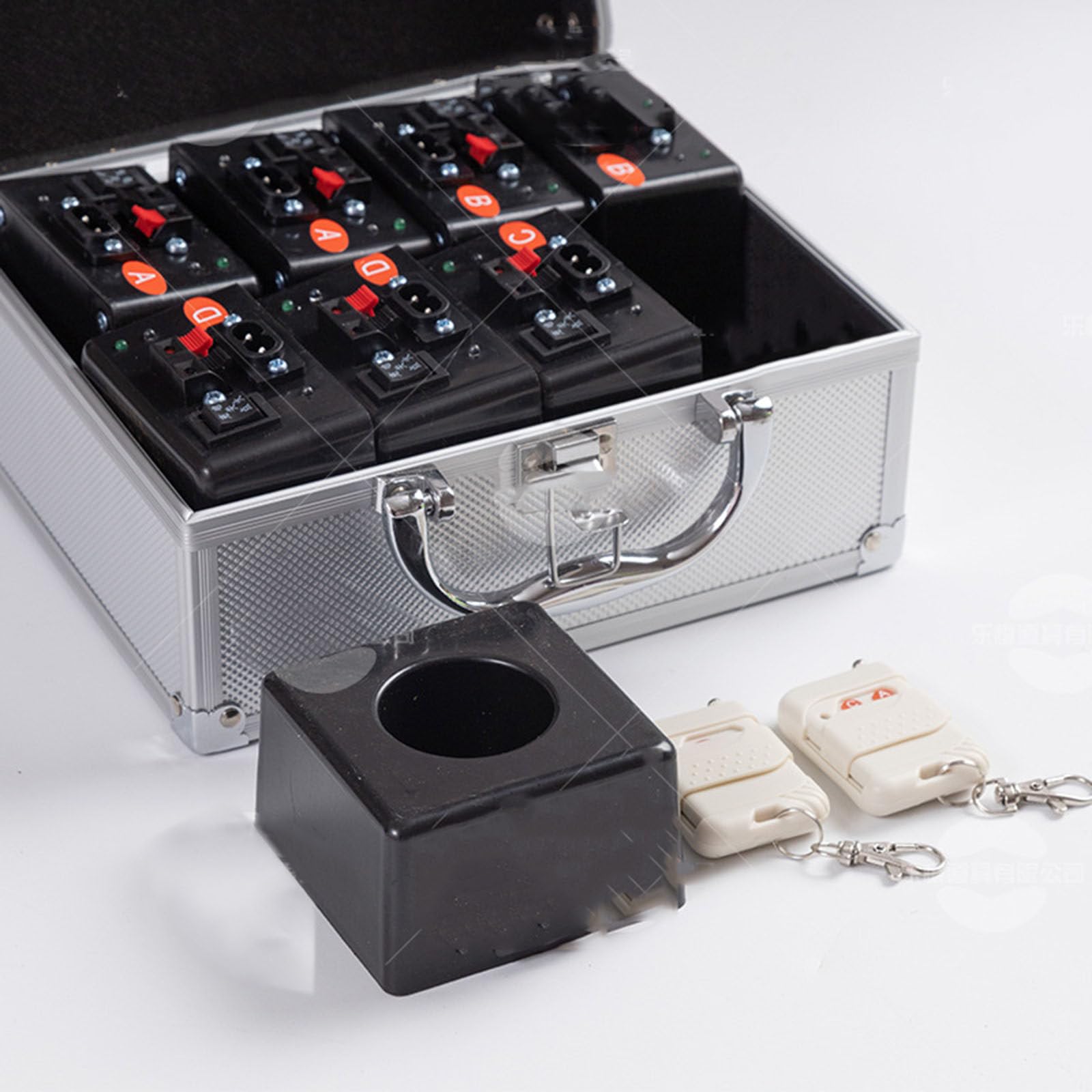 Kaltes Feuerwerk, Zündmaschine, kabellose Fernbedienung, Pyrotechnik, 8 Cue-Empfänger, Bühnenausrüstung, Springbrunnen-Zündsystem, DJ, 1 Gehäuse, 8 Sockel,Battery