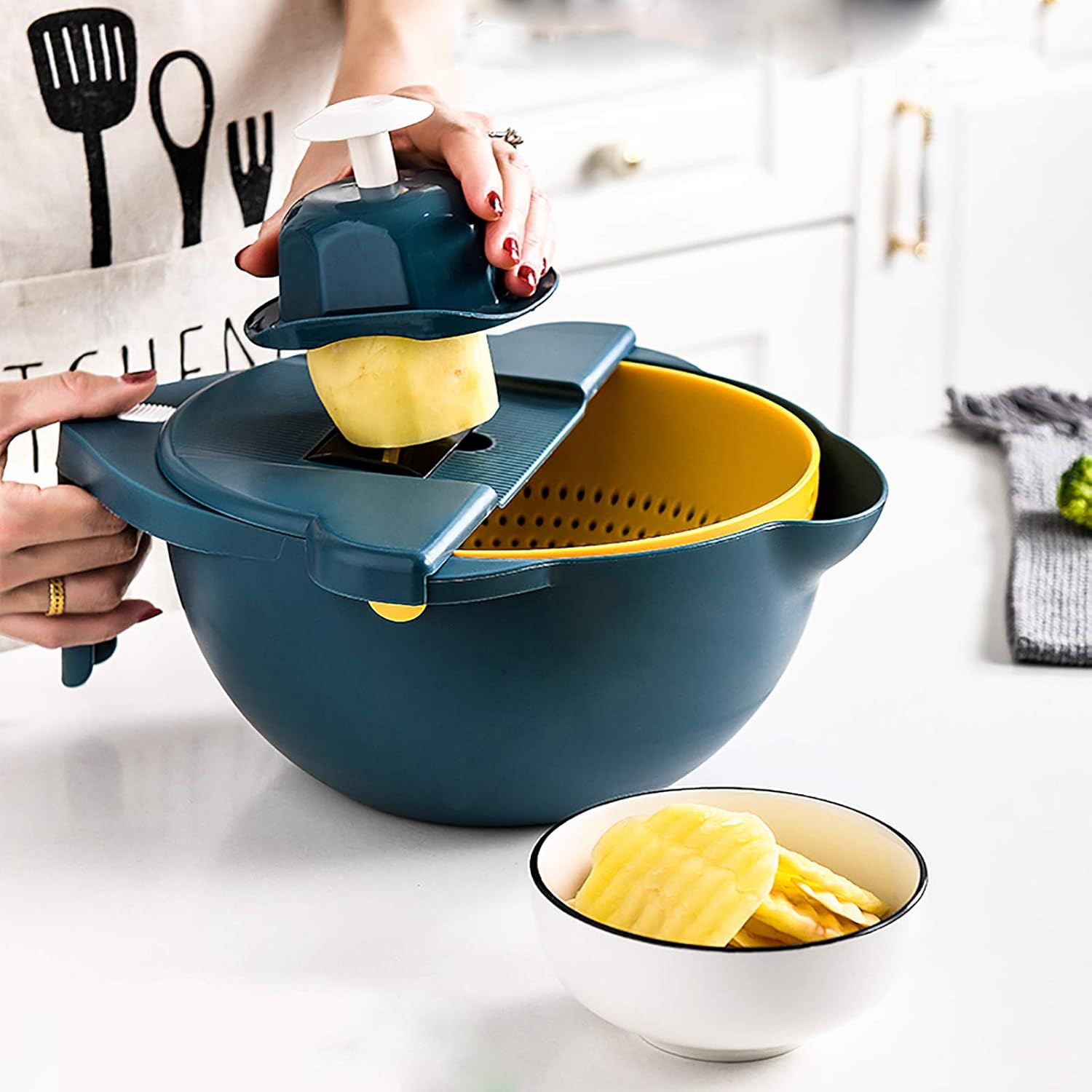 Vegetable Chopper Mandolin Slicer Multifunctional Onion Mincer Chopper Food Chopper with Water Filter Basket and Container Manual Potato Cutter for Ginger Carrot Potato Tomato-Blue 28 x 13 cm (11 x 5