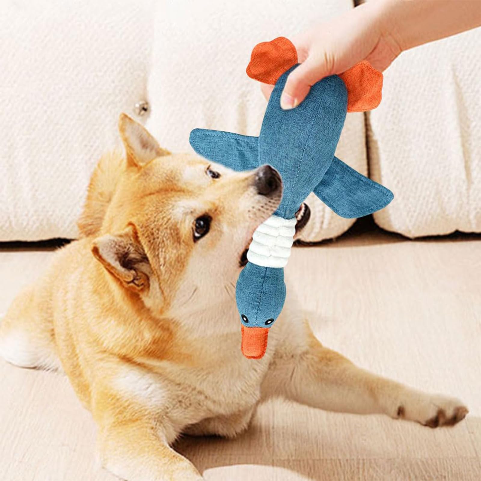Quietschendes Plüsch-Hundespielzeug (Gans) – Mit Knisterpapier, Leckerli-Tasche & Hupe, Weich & Kuschelig