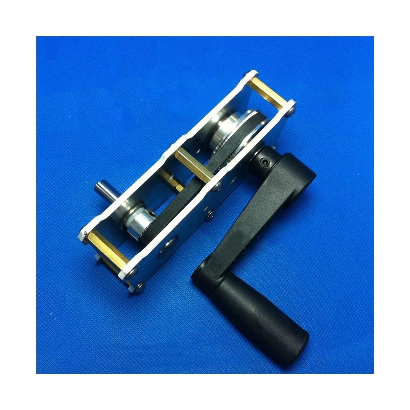 Gearbox Metal Gearbox with Crank Handle Synchronous Wheel Pulley Driver Reducer 8mm Shaft Speed Increase Accelerator Steering Direction(1:1)