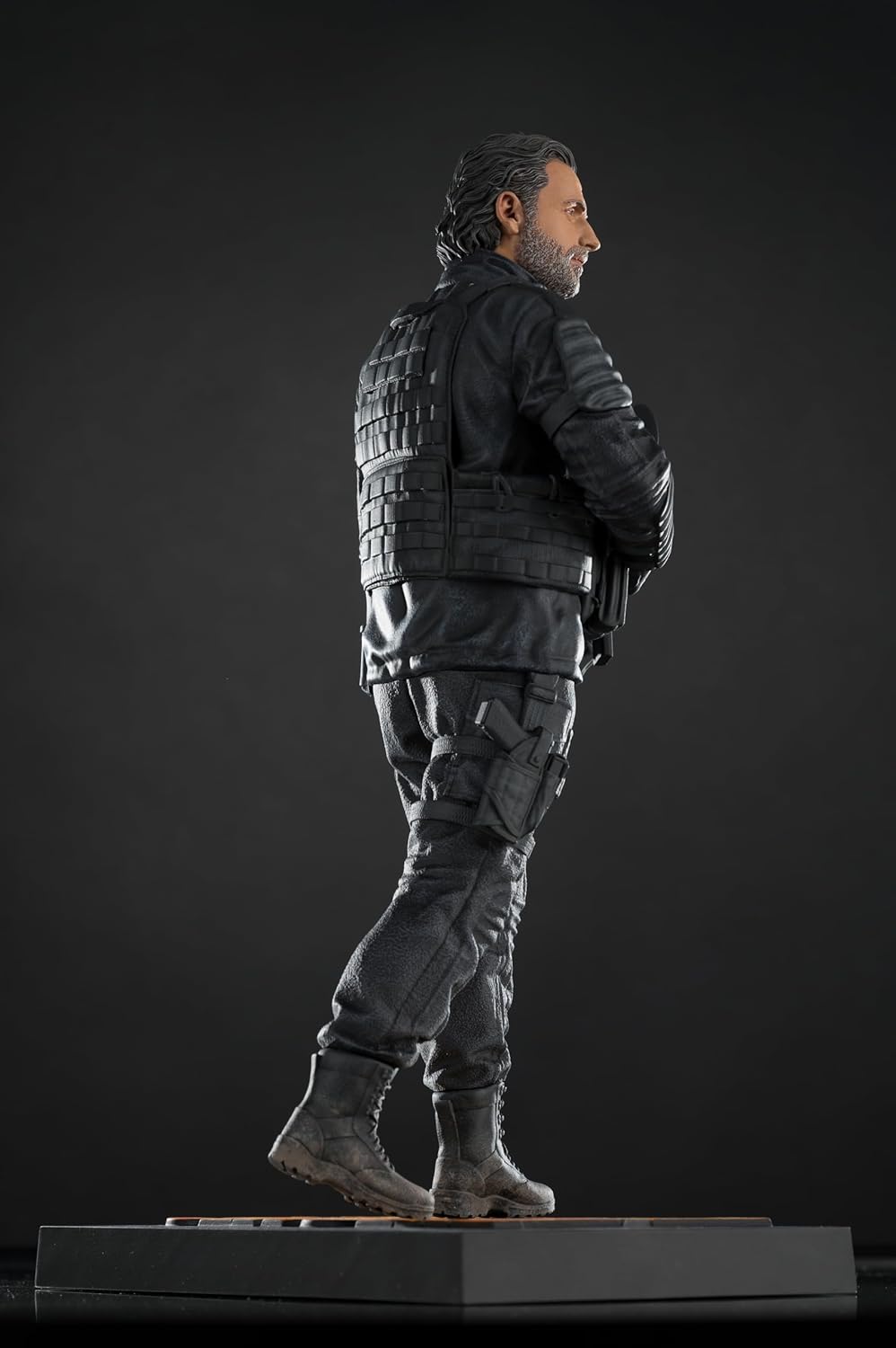 McFarlane Toys - The Walking Dead: The Ones Who Live Rick Grimes 1:6 Scale Deluxe Resin Statue