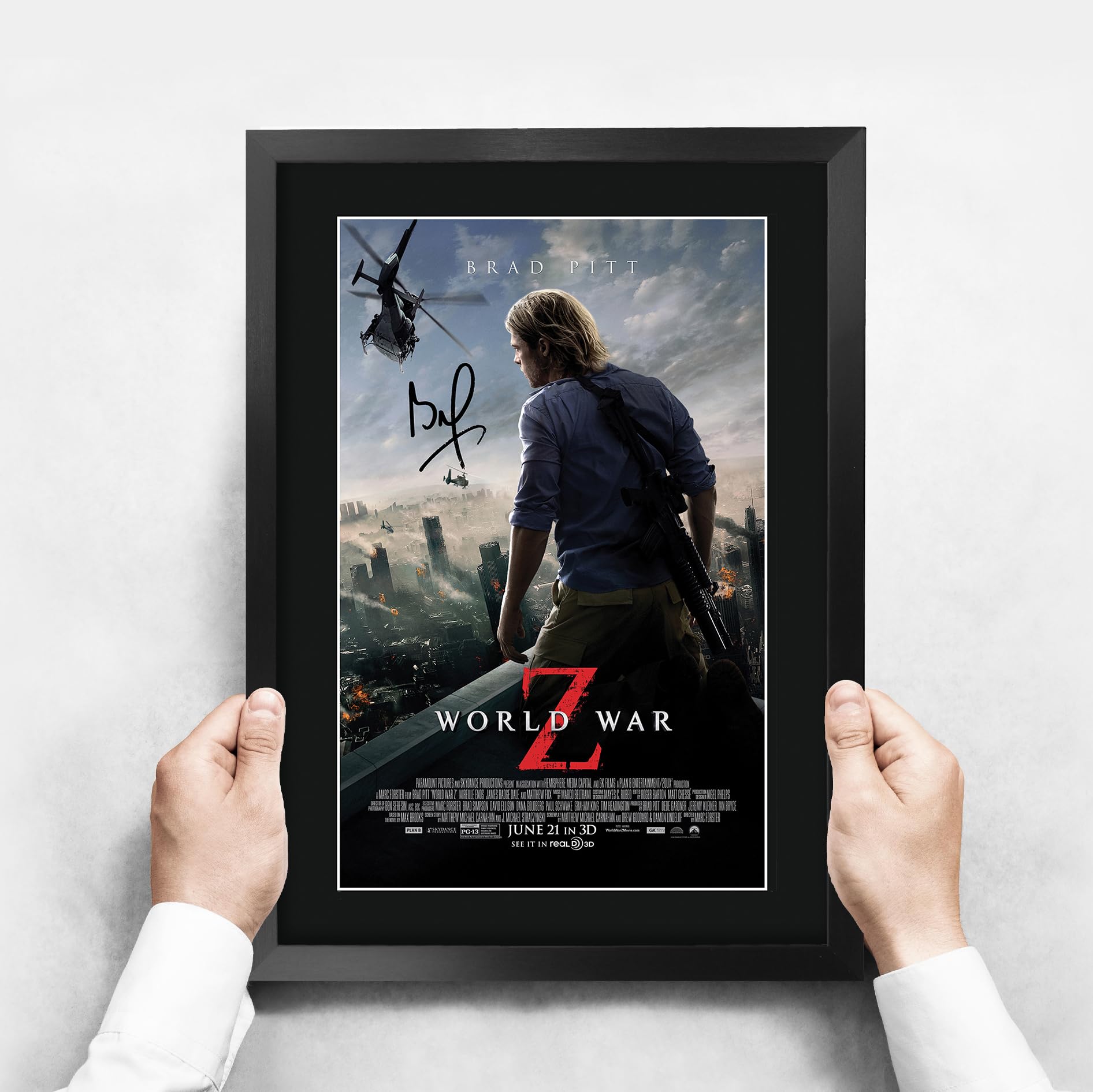 HWC Trading World War Z 2013 Brad Pitt Geschenke Geduckter Poster Signiertes Autogramm Foto für Fans von Film Memorabilien - A3 Gerahmt