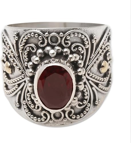 Miniatura 4 de NOVICA Anillo de cóctel ovalado de color carmesí brillante con detalle de granate para niñas y mujeres