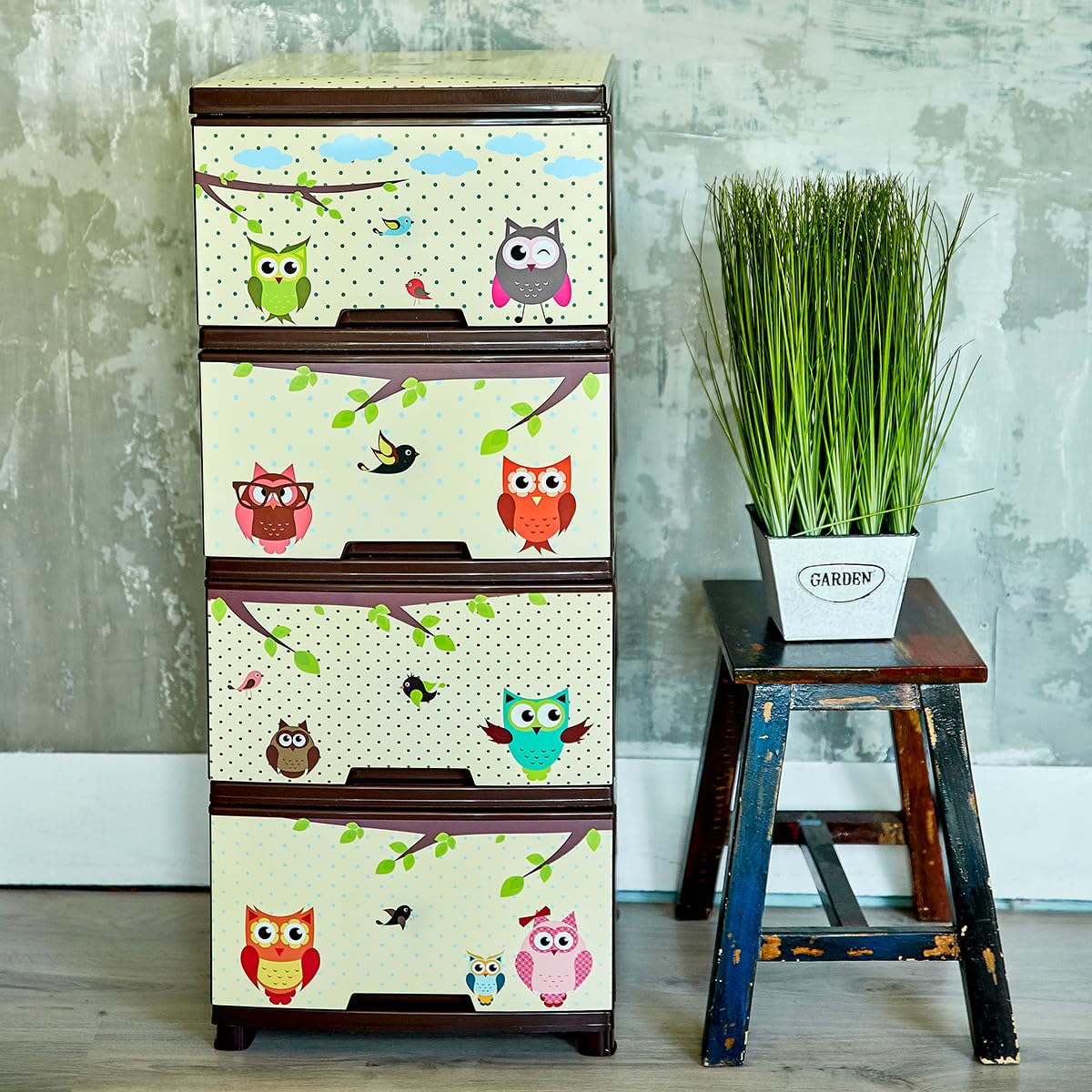 KMND Kommode mit 4 Schubladen Design Dekor | Kunststoff Aufbewahrungsschrank für Kinderzimmer Bad Küche | moderner Organizer Möbel pflegeleicht langlebig & vielseitig - Weiß-Rosa, Mädchen