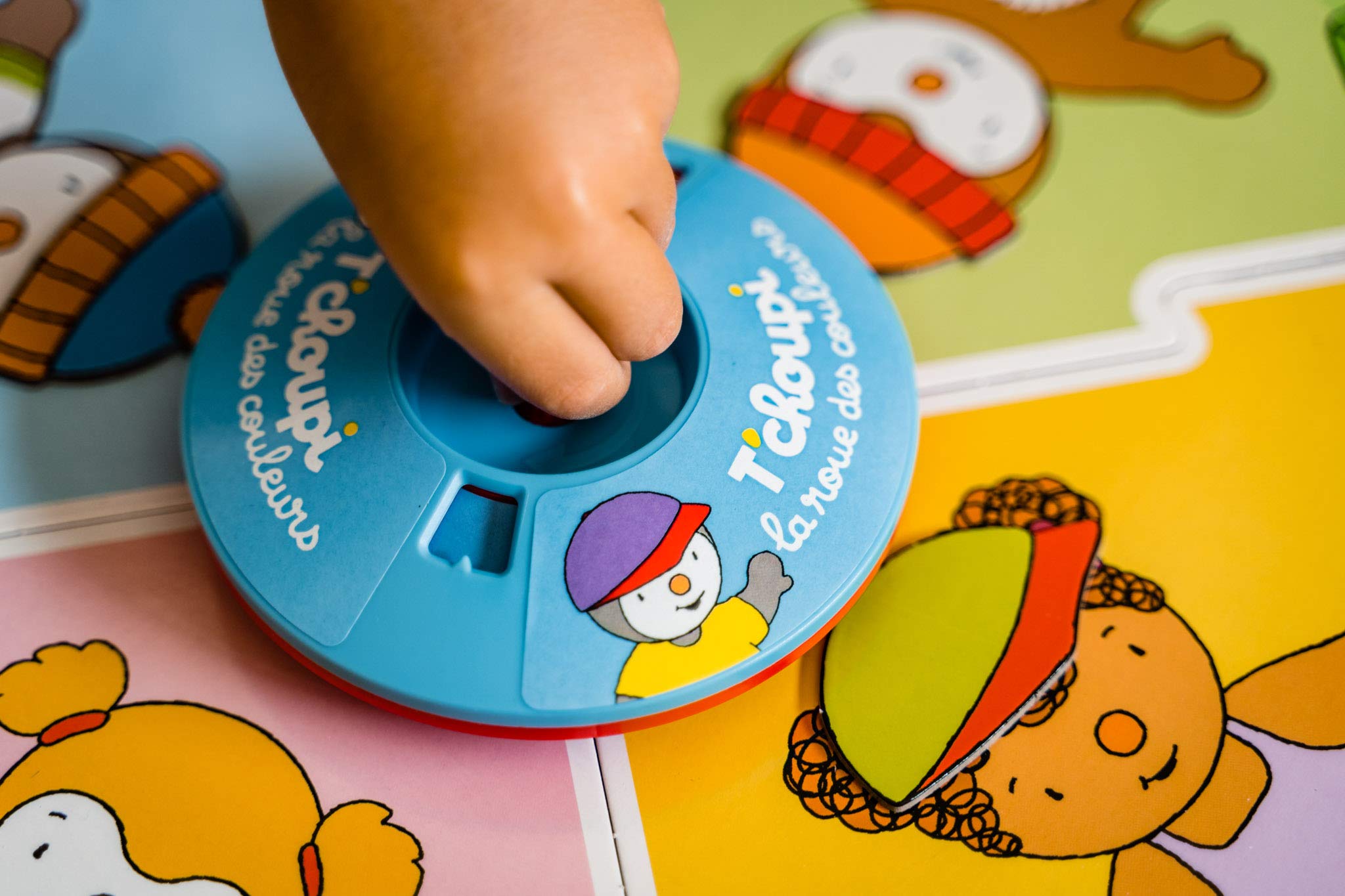 Image secondaire de Nathan - La Roue des Couleurs - Jeu Coopératif - Habille T'choupi et Ses Amis - A Jouer en Famille ou entre Amis - Se Joue de 2