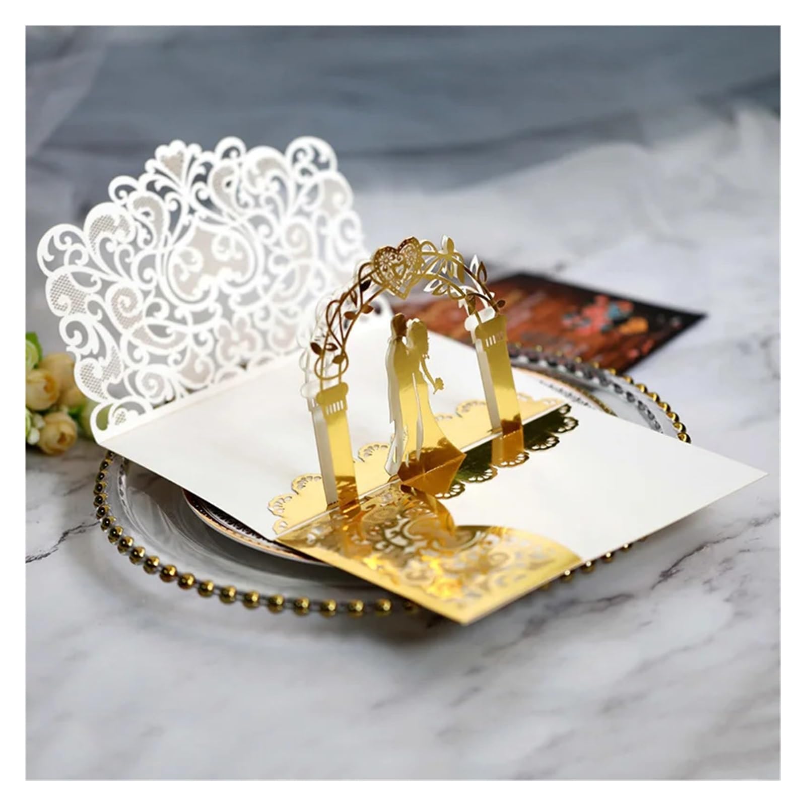 Hochzeitseinladungen Karte 25 stücke Laser Cut Hochzeitseinladungskarte 3D Dreifach Gefaltete Braut Und Bräutigam Spitze Grußkarte Hochzeitsfestbevorzugung Supplies(Only Mikin Cover)