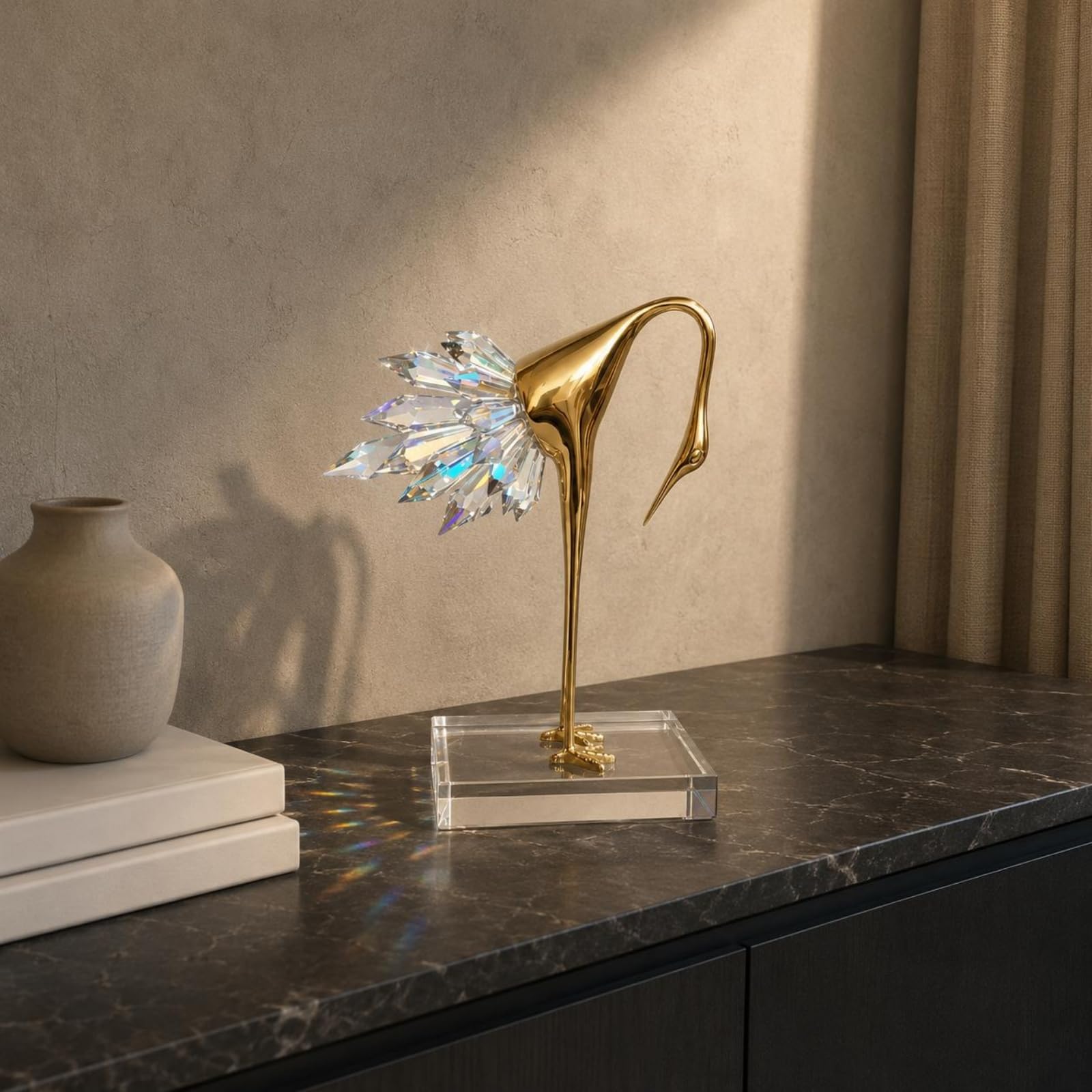 Statuetta Femminile Minimalista, Figura Di Ballerina In Ottone Con Entrambe Le Mani Sollevate