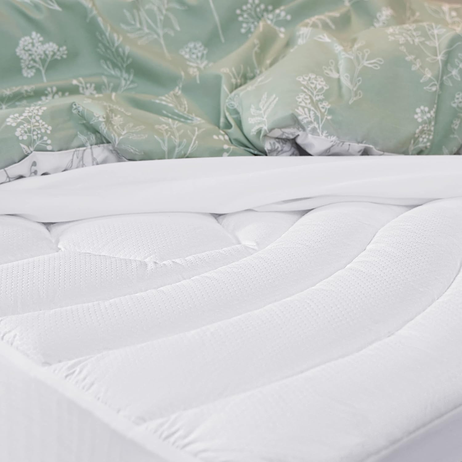 Bedsure Dorm Room Artisan Bundle Twin XL, 2-Piece Sage Green Floral Comforter Set Twin, 3-Piece Embossed Sheet Set Twin XL, 2 Hotel Pillows Standard, and 1 Mattress Pad Twin XL (8 Pieces in Total)