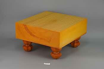 脚付き碁盤 19路盤 厚み約15.5cm 木製カバー付き 囲碁盤 Amazon | 【KA0109】日向産本榧 木裏 脚付碁盤 | 囲碁 | おもちゃ