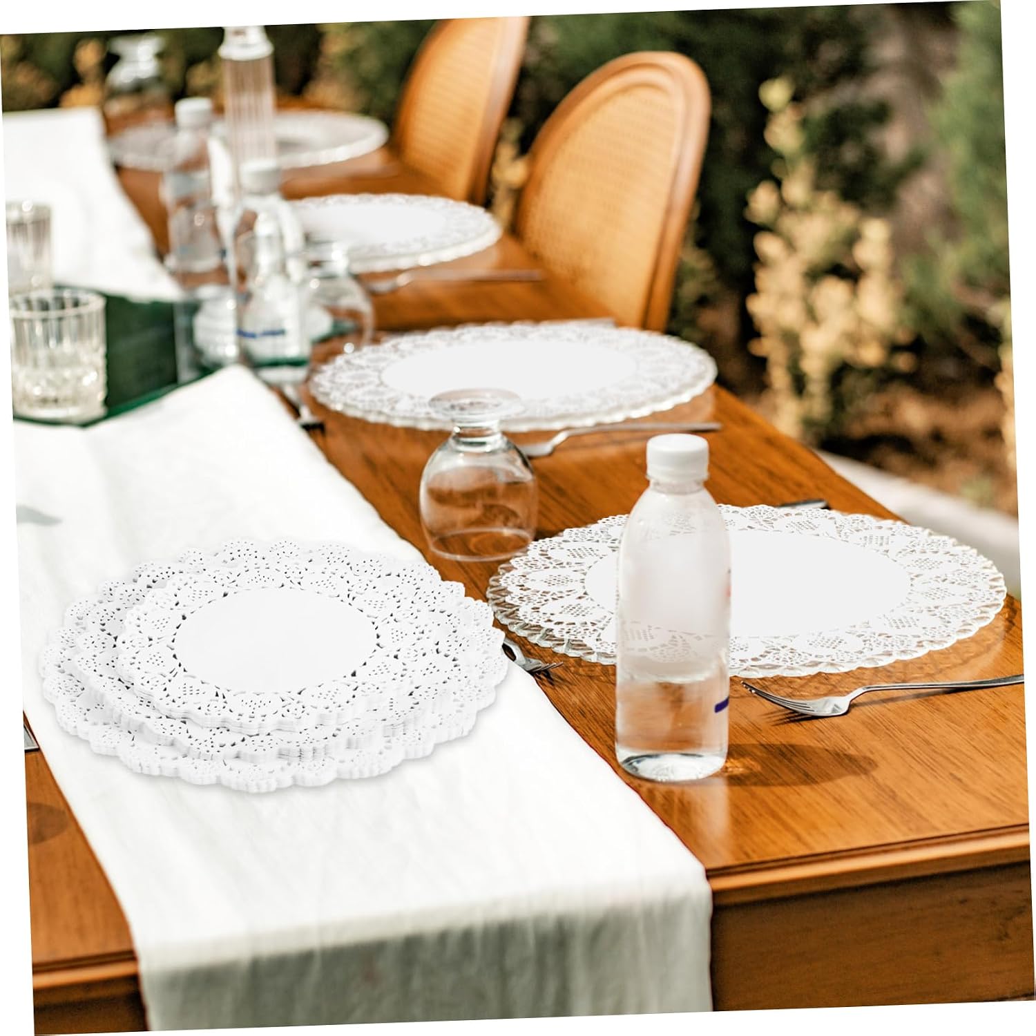 Cabilock 300pcs Round Lace Paper Doilies Versatile Table Placemats for Cakes and Desserts Decorative Oil Absorbing Flower Pattern for Parties and Events