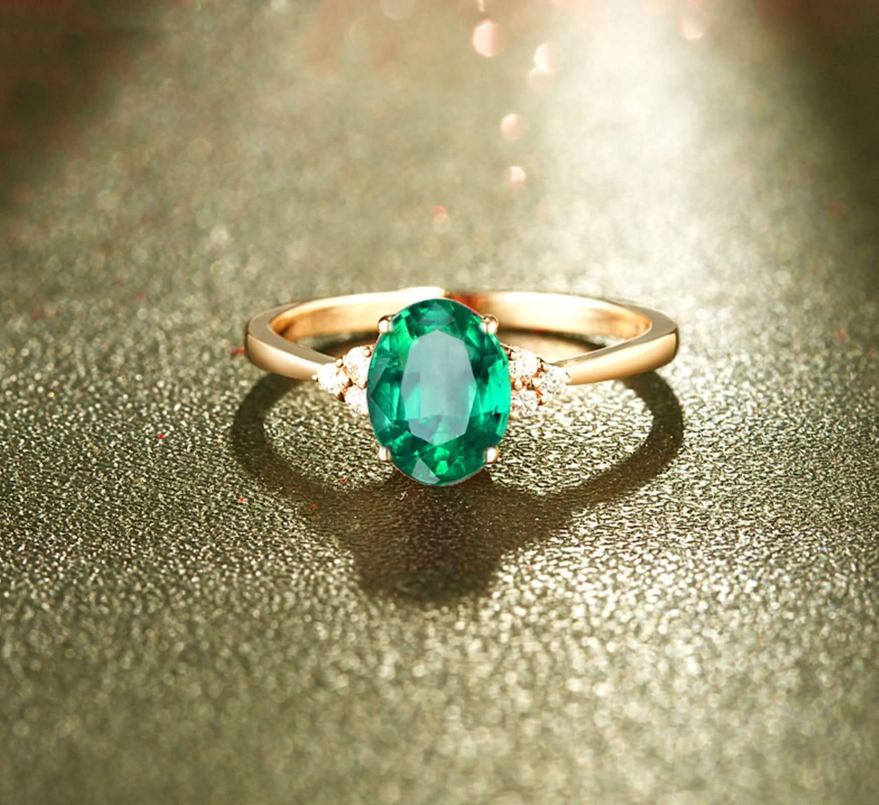 Anello Fedina Donna Oro 9 Kt / 14 Kt / 18 Kt, 4 Griffe Ovale con Smeraldo Sintetico e Moissanite, Anelli Fedi Nuziali di Verde Oro Donna