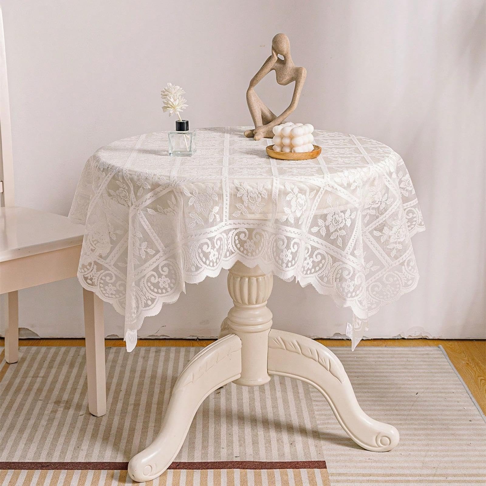 Nappe blanche en soie 60x60 cm pour habiller une petite table de balcon