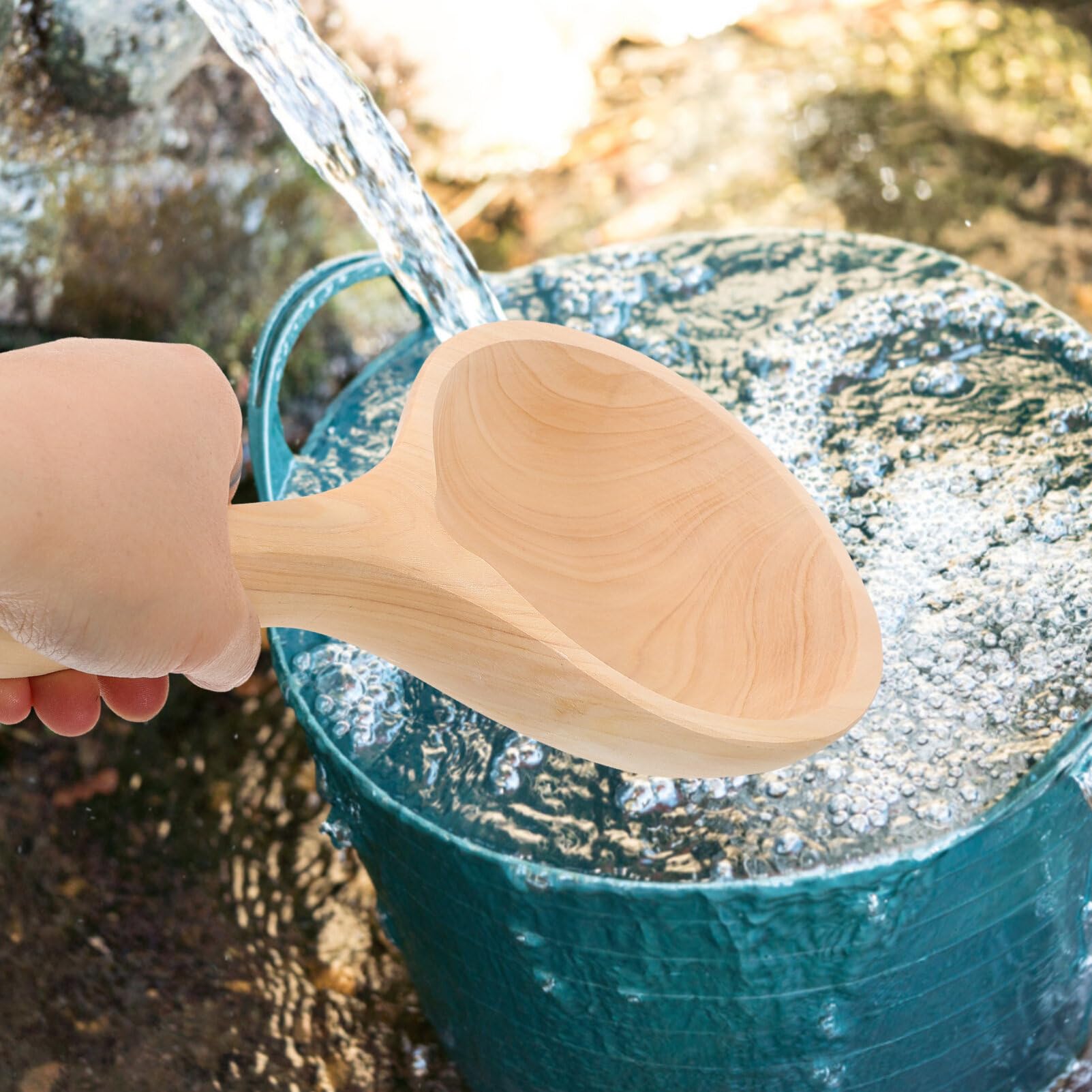Cucharón de Agua de Madera de Cedro, Hecho a Mano, Beige