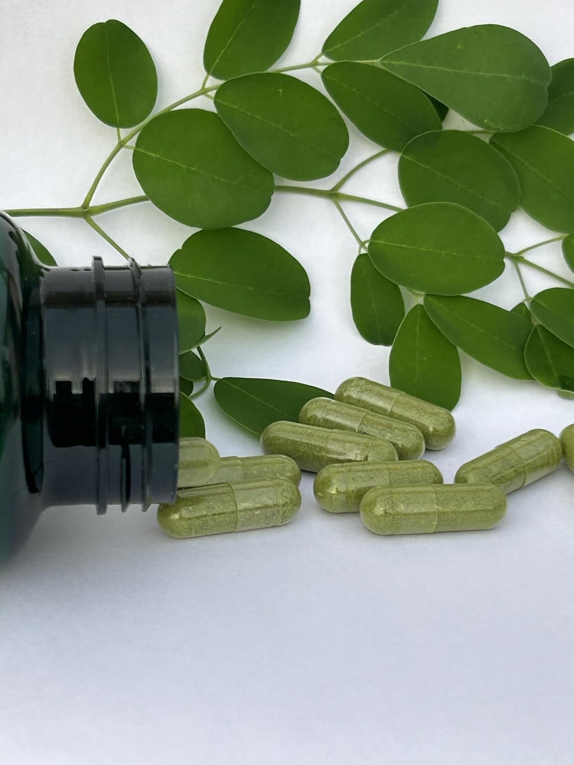 Jamaican Moringa Capsules – 100% Natural Ingredients – Made from Dried Moringa Leaves, Pods & Seeds – 90 Capsules, 500mg – with Turmeric & Ginger – Herbal Supplement, Nutrient-Rich – Easy to Swallow