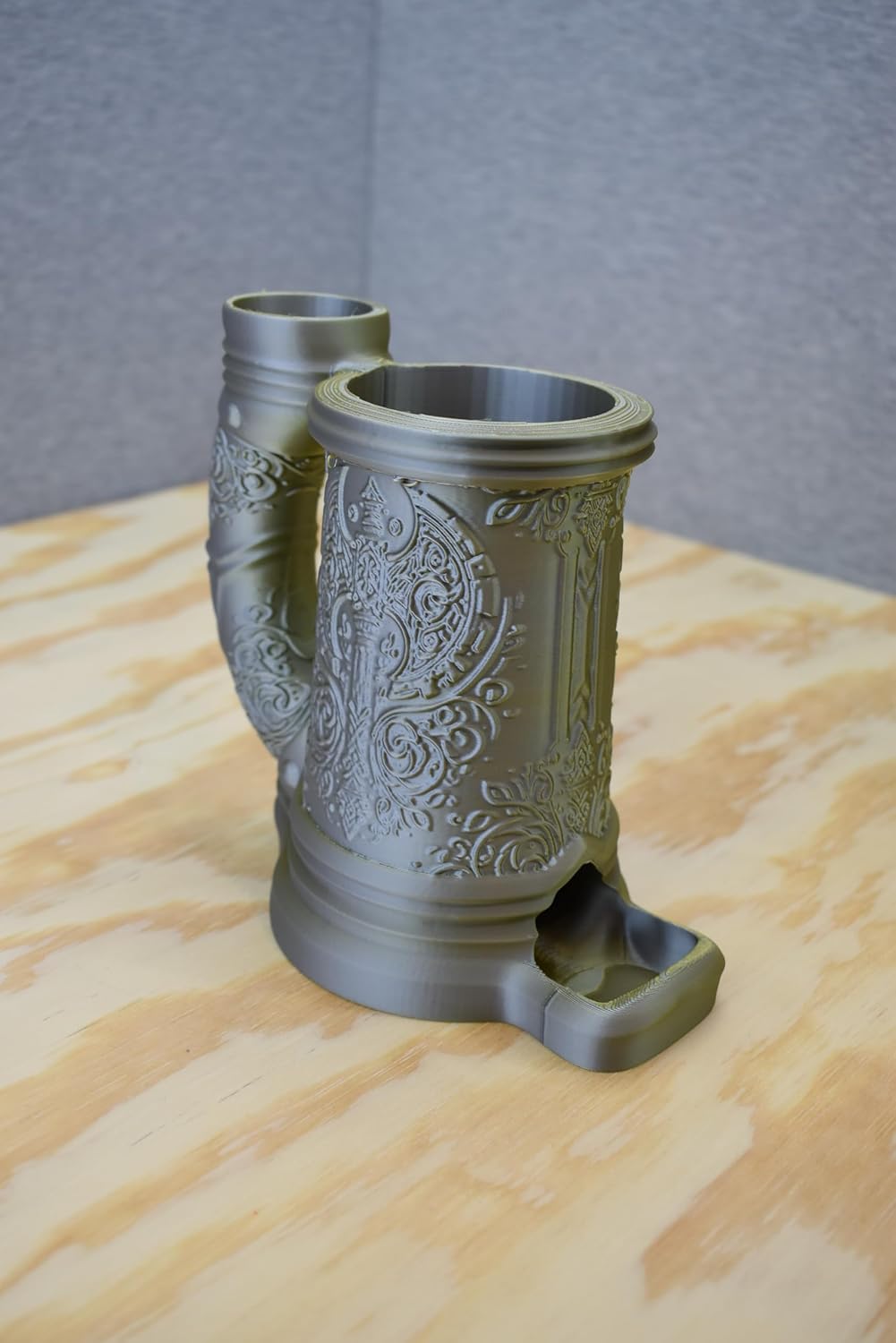Barbarian Crest Dice Tower with Can Cozy & Storage - DND Dice Tower - Roleplaying Games Accessories - Tabletop RPG Dice Organizer - Dragon Dice Tower for Beer (Silver/Gold)