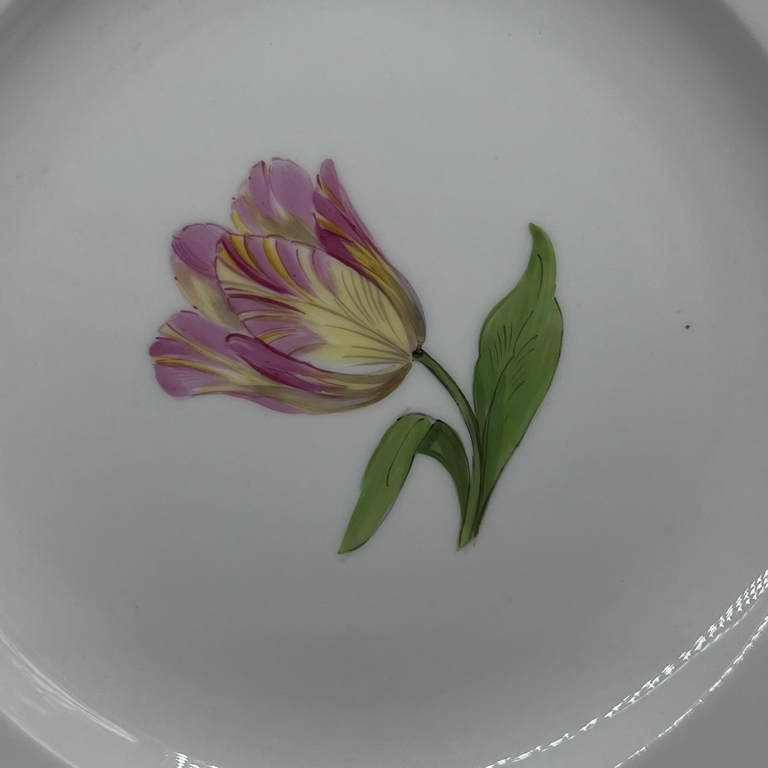 Porzellan Teller Prunkvoller Kuchenteller Dessertteller Ø 17,5 cm Dekor: Bunte Streublumen Gekreuzte Schwerter Handbemalt aus der weltberühmten Porzellan Stadt