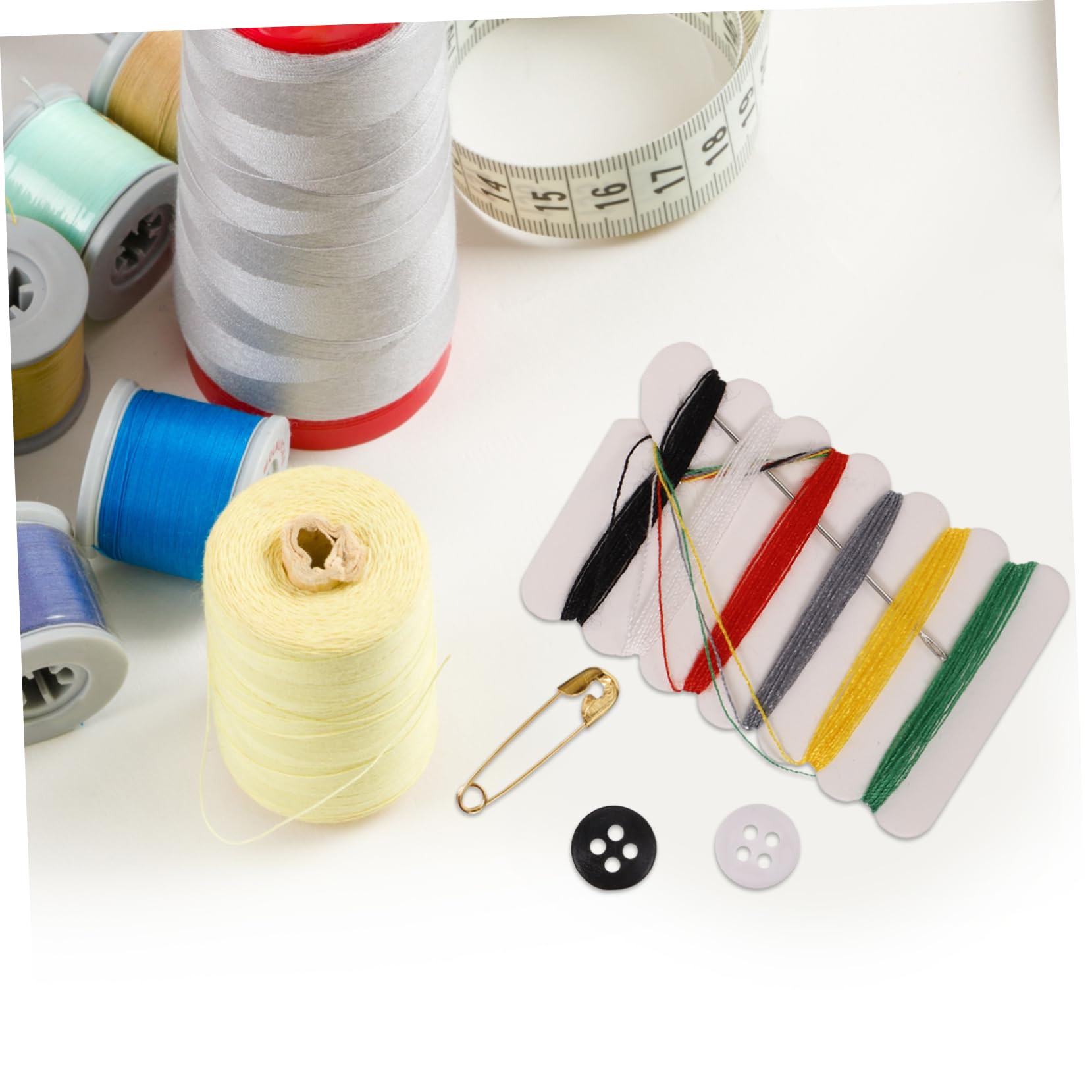 Kit de Costura Portátil 100 Piezas Botones, Agujas E Hilo | Principiantes y Madres, Uso Doméstico y Comercial, Incluye Alfileres, Formato Compacto Color Aleatorio